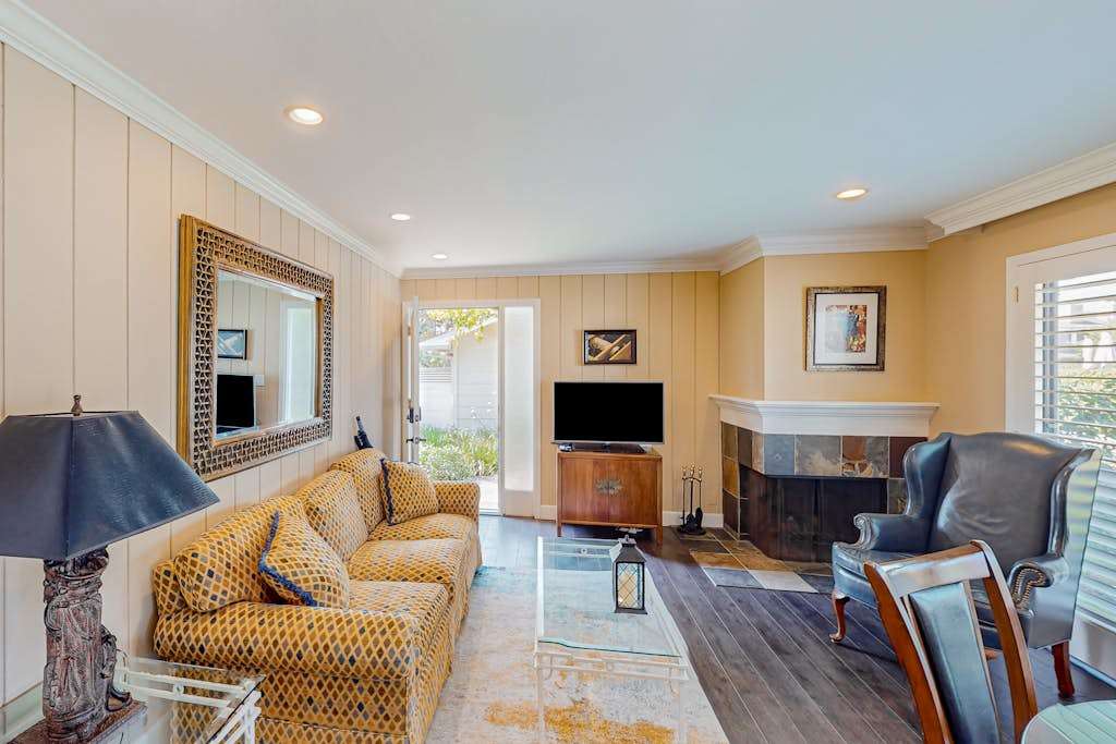 Settle into your Napa Valley retreat with plush seating, a cozy fireplace, and flatscreen TV — perfect for unwinding after a day of wine tasting at nearby Silverado vineyards.