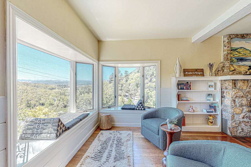 Wrap yourself in panoramic mountain views from a sunny reading nook — floor-to-ceiling windows and a cushioned window seat make this your private wine country lookout.
