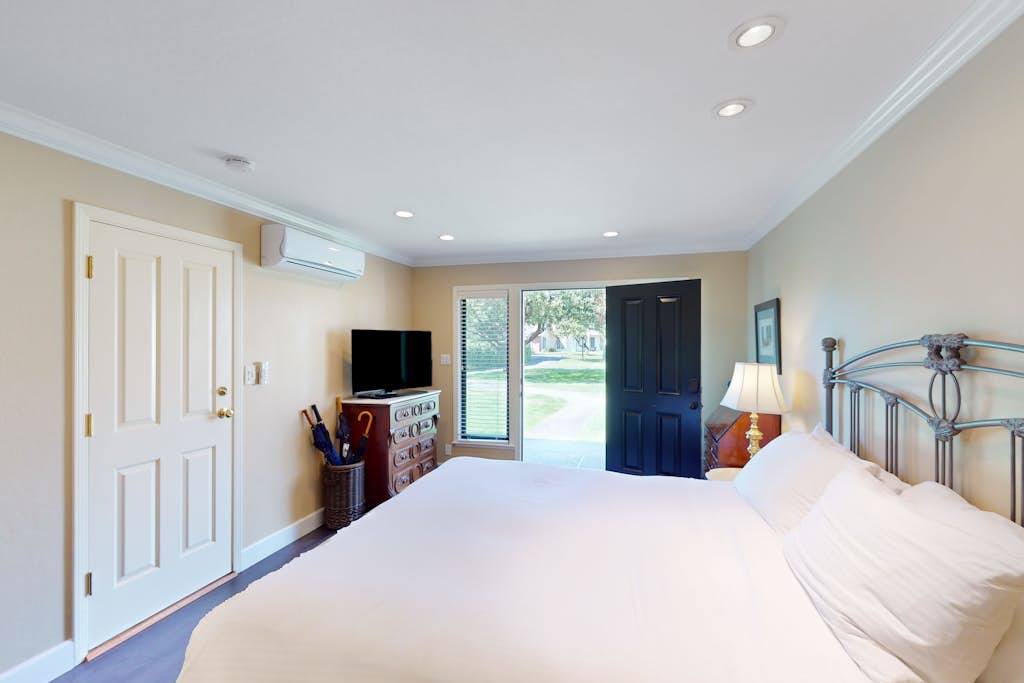 Stretch out in your spacious king suite with flat-screen TV and climate-controlled comfort — glass doors open to Silverado's lush resort grounds.