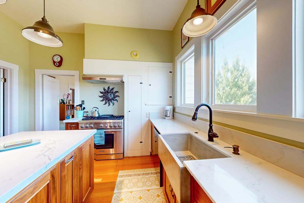 Channel your inner chef in this farmhouse kitchen — full-size range, farmhouse sink, and sunny windows make preparing wine country meals a delight.