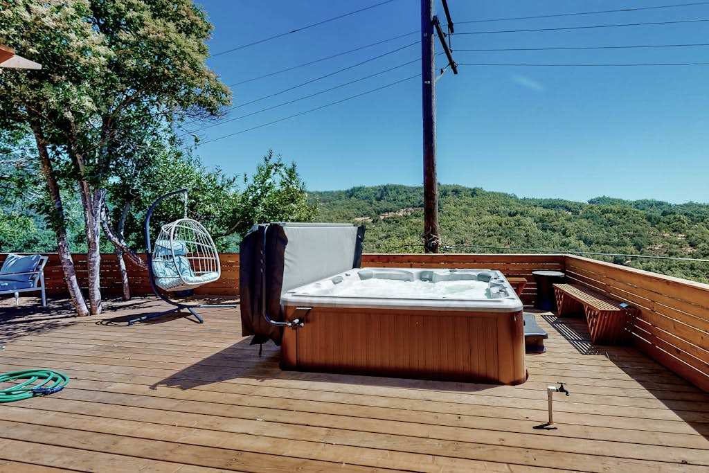 Soak under the stars in your private hot tub with sweeping Healdsburg hillside views — the perfect wind-down after a day of wine tasting in Dry Creek Valley.