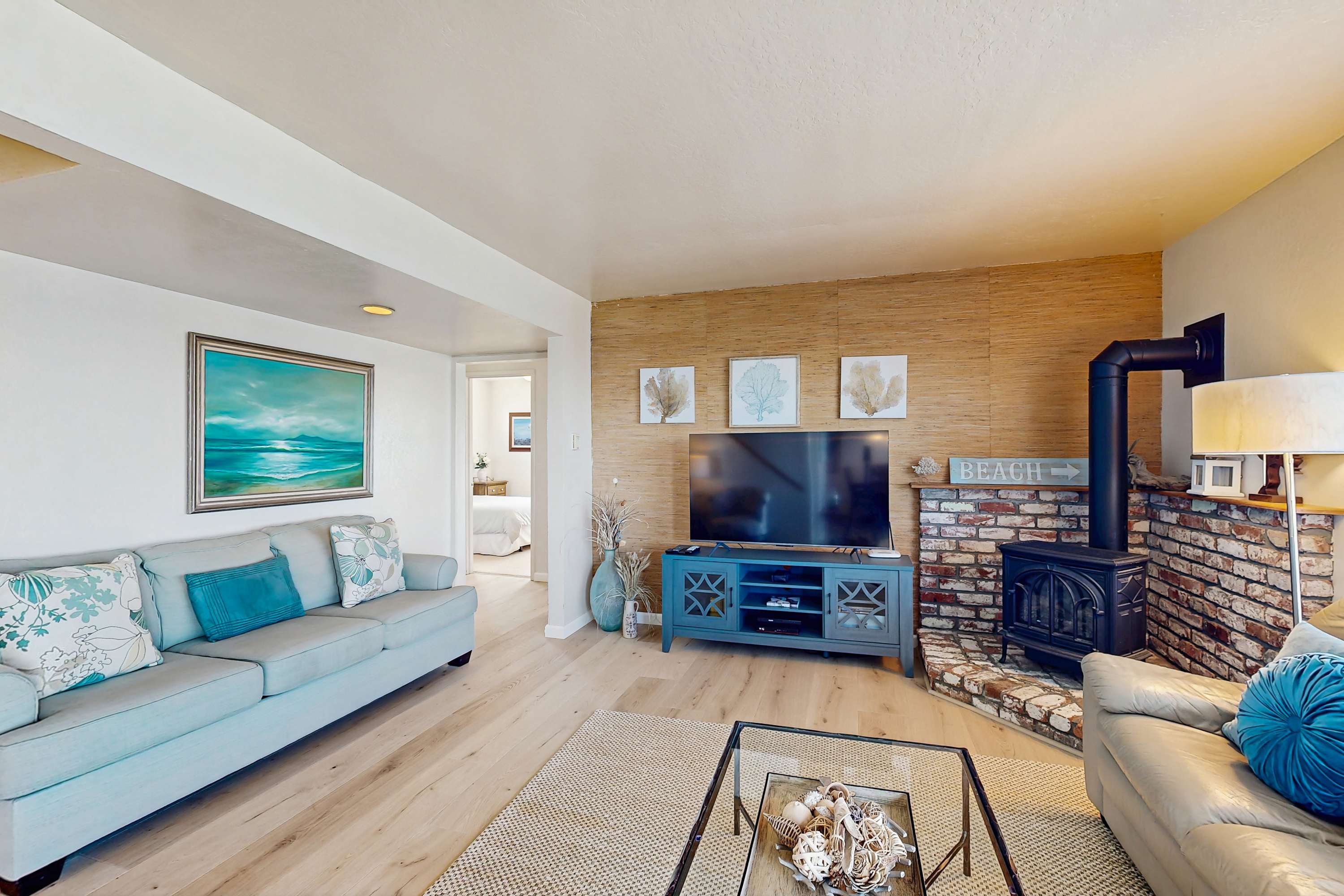 Ocean artwork, a cozy sectional, and the warmth of the gas fireplace -- this is where everyone ends up on foggy evenings.