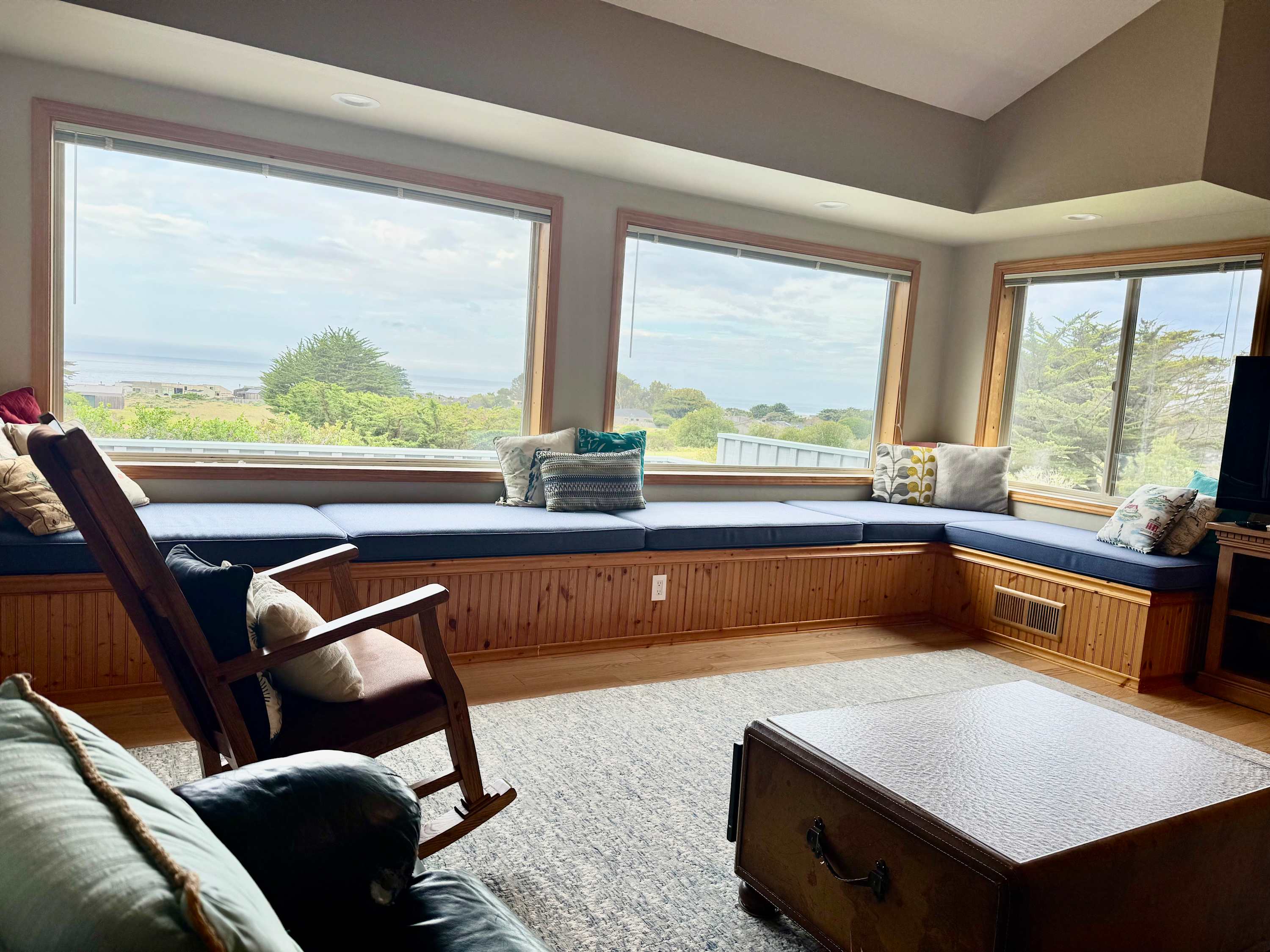 Settle into the window seat with your morning coffee — the ocean view does the rest.