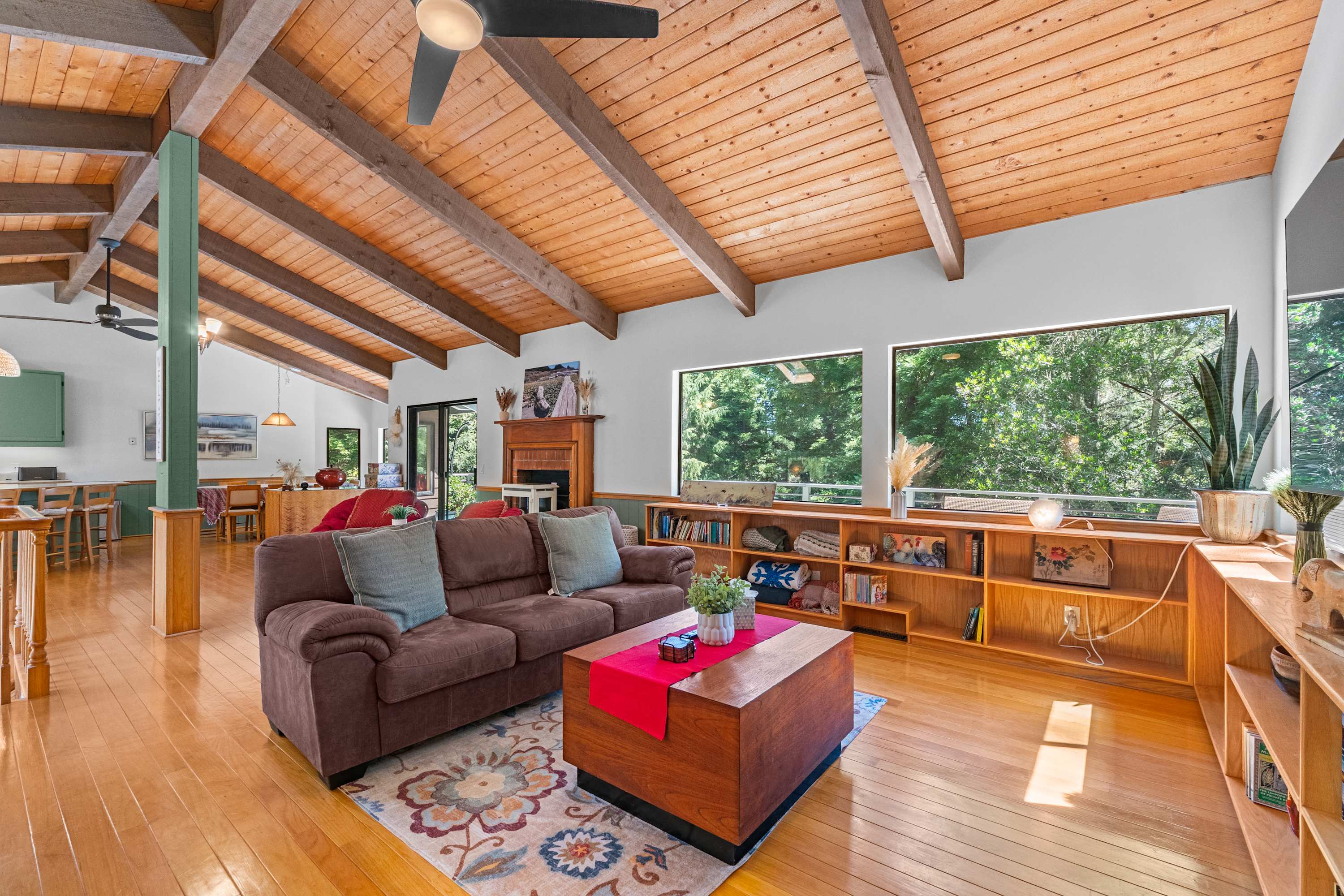 Moonrise Forest opens to vaulted wood ceilings and a wall of windows framing the firs—spread out on the sofa with the forest at your feet.
