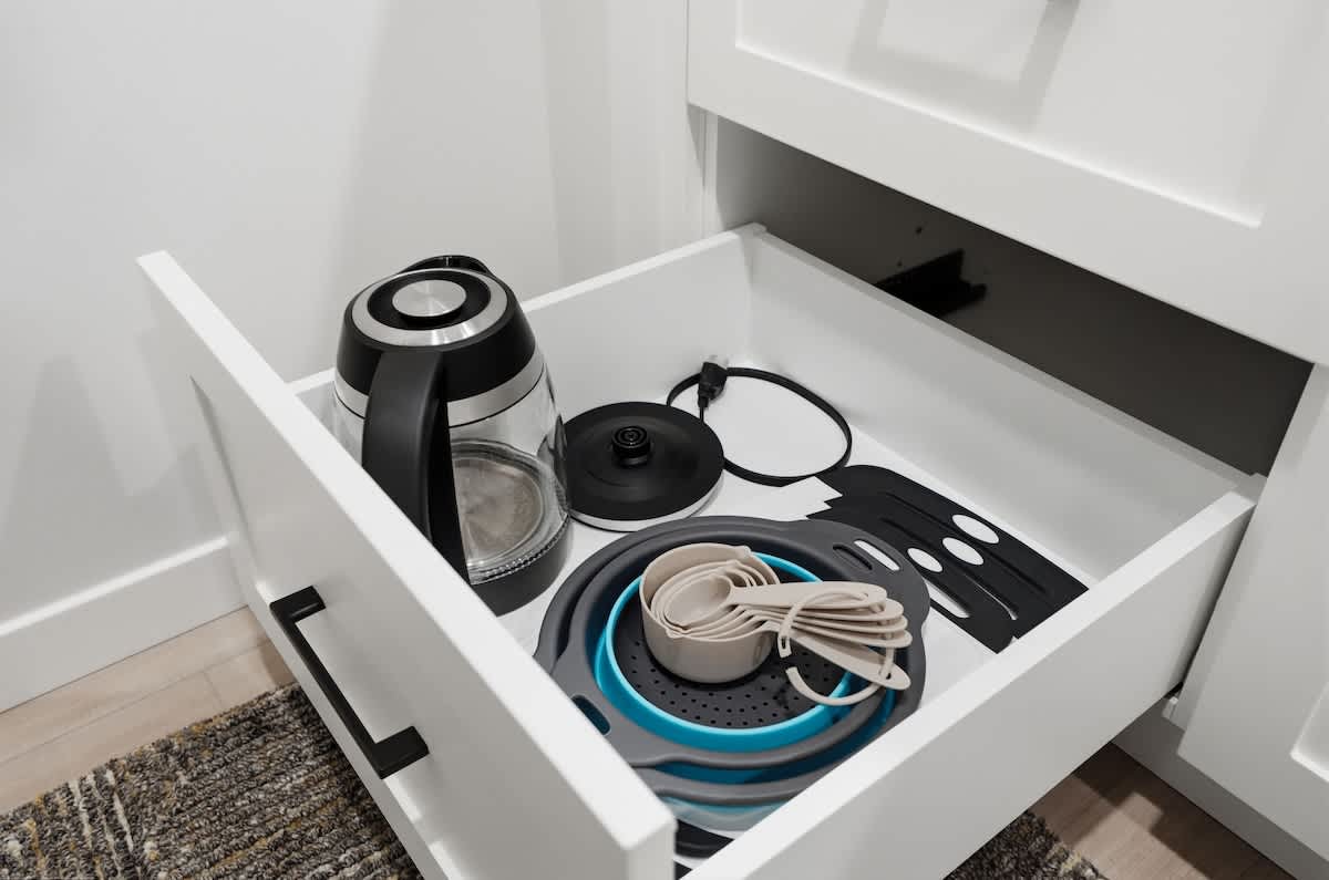 Kettle, cutting board and strainer