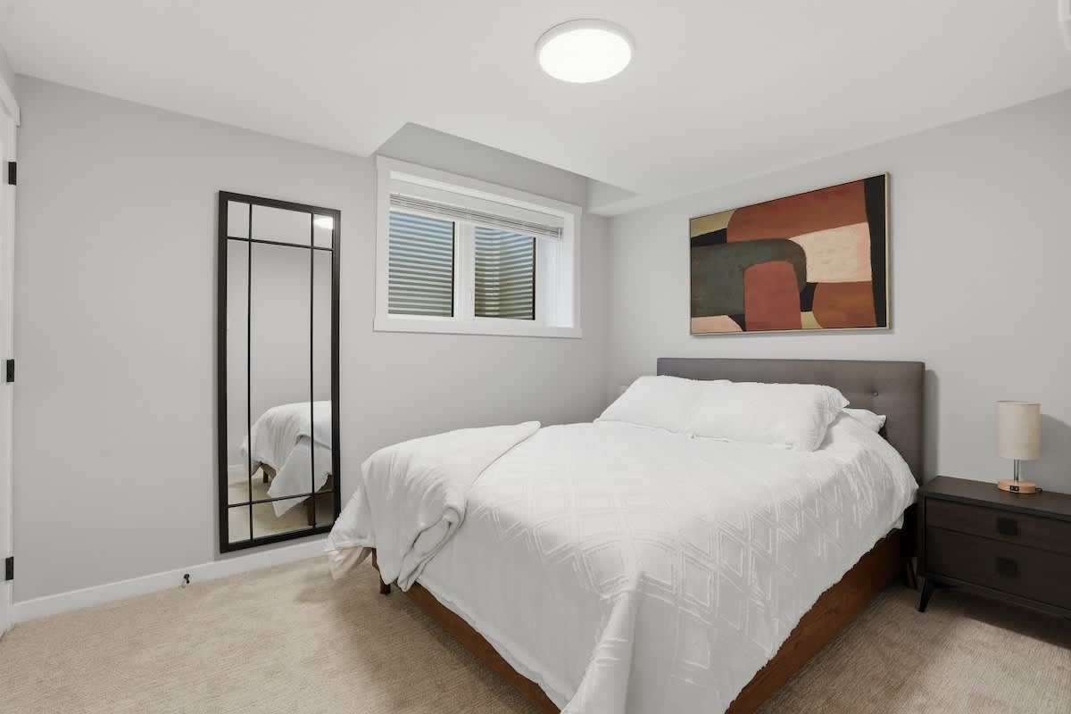 Queen sized bed, nightstand with lamp and usb charging. Full length mirror. 