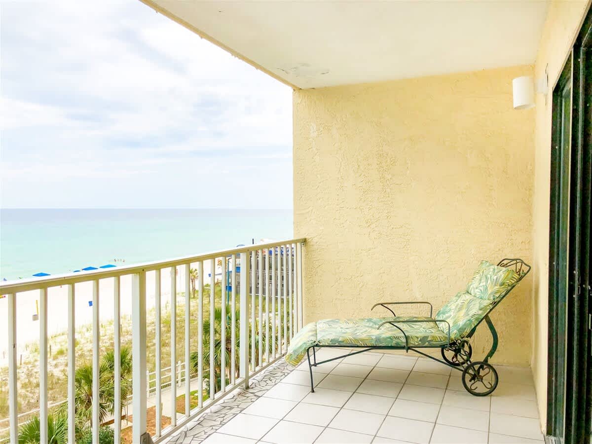 The Summit 611 – Balcony with a chaise lounge chair and ocean view.