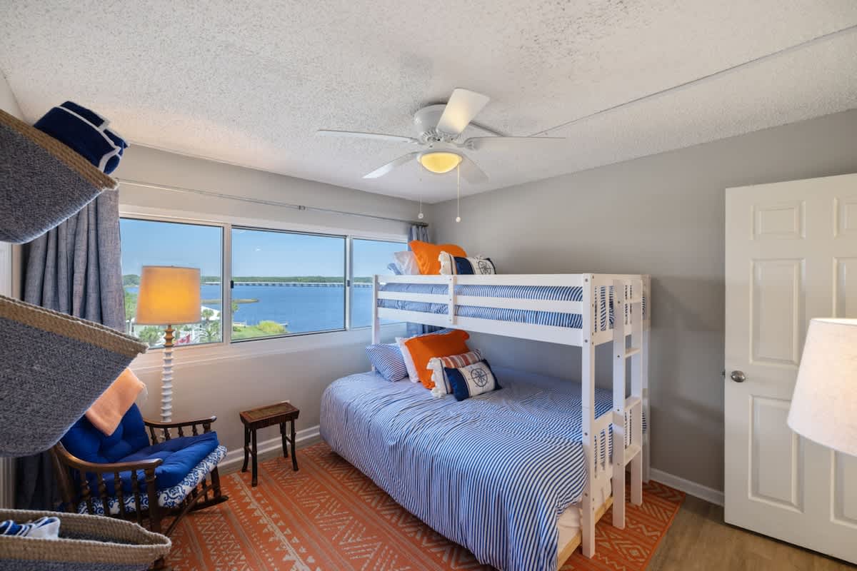 Pinnacle Port 304A – Bedroom with bunk beds, queen bed, lake view, and decorative cushions.
