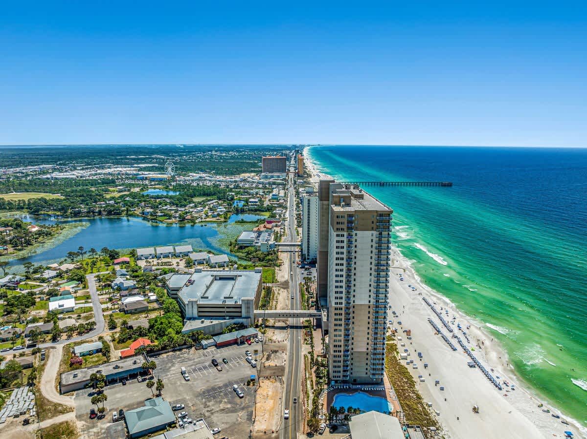 Tidewater 200 – Aerial view of Tidewater 200 with nearby beach, ocean, and local attractions.