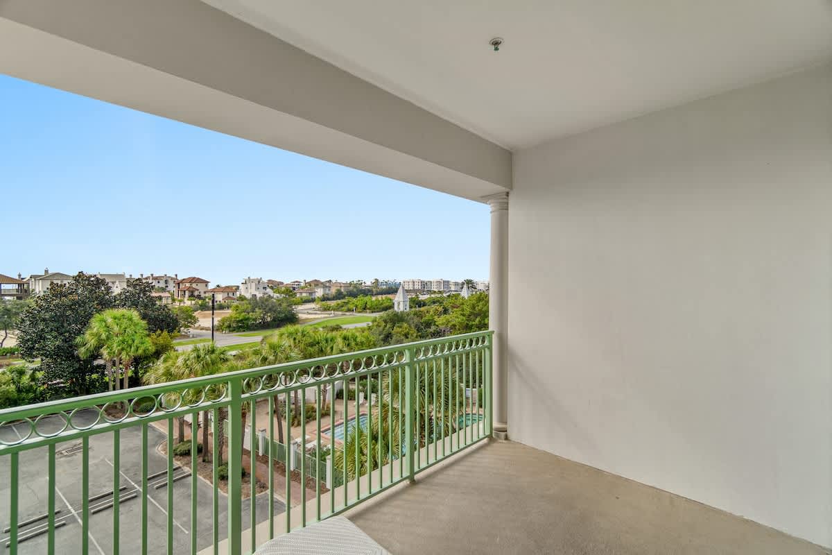 Inn at Seacrest 409 – Balcony view of residential area and greenery from Inn at Seacrest 409.