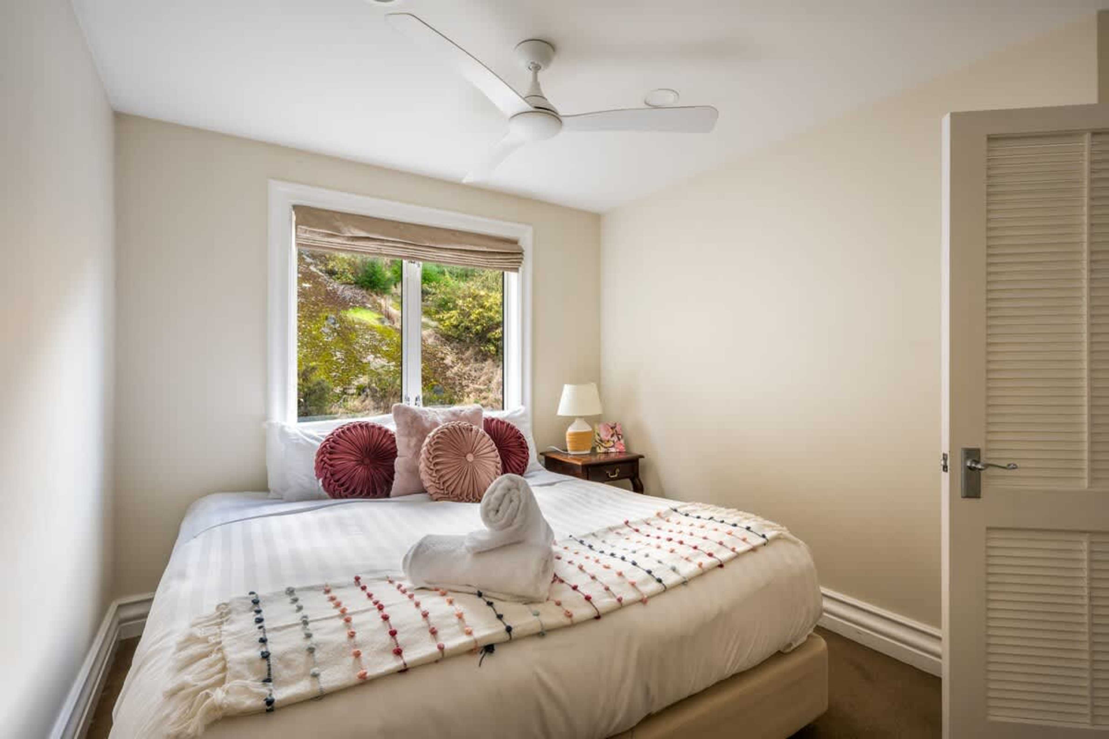 Manuka Lakeside