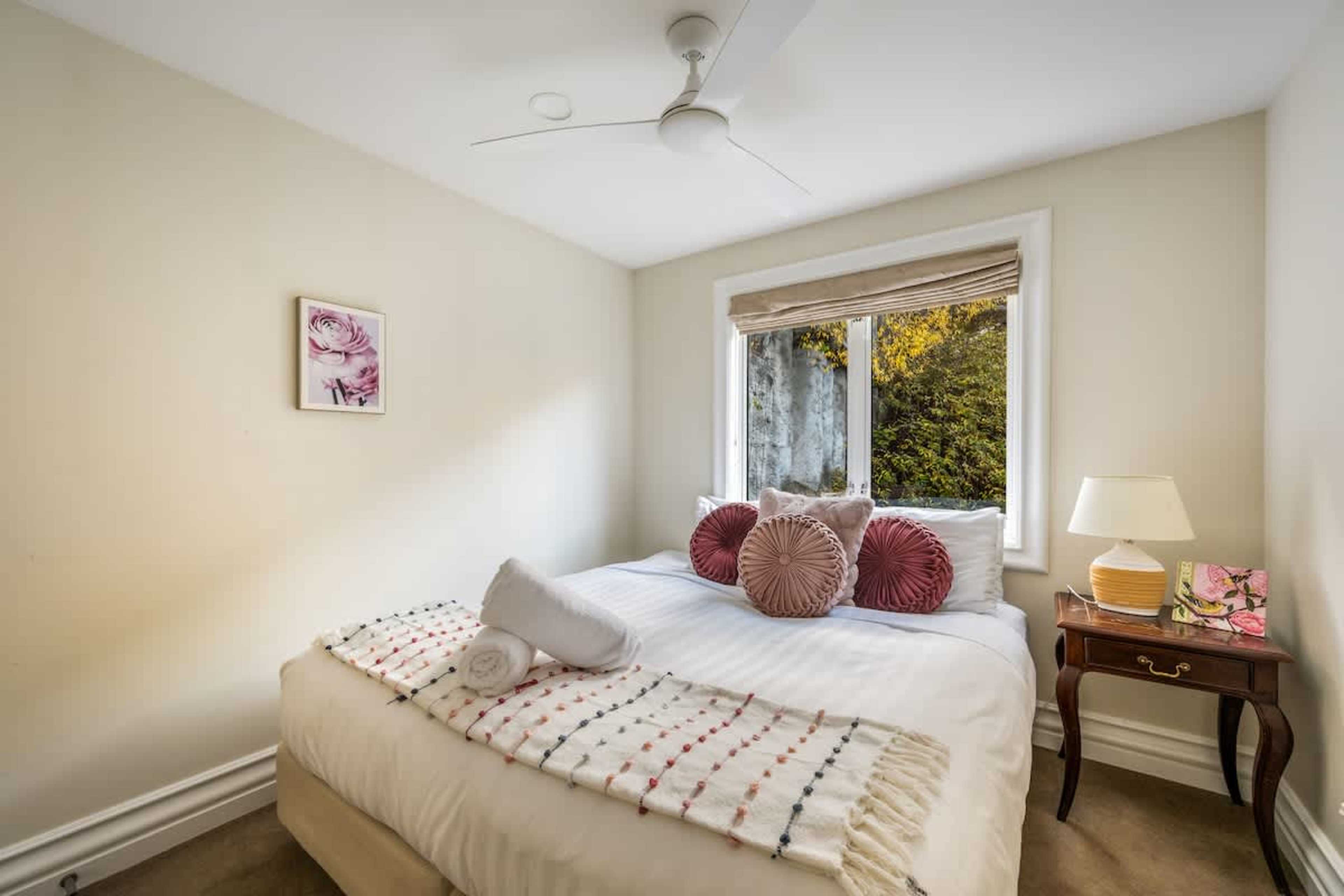 Manuka Lakeside