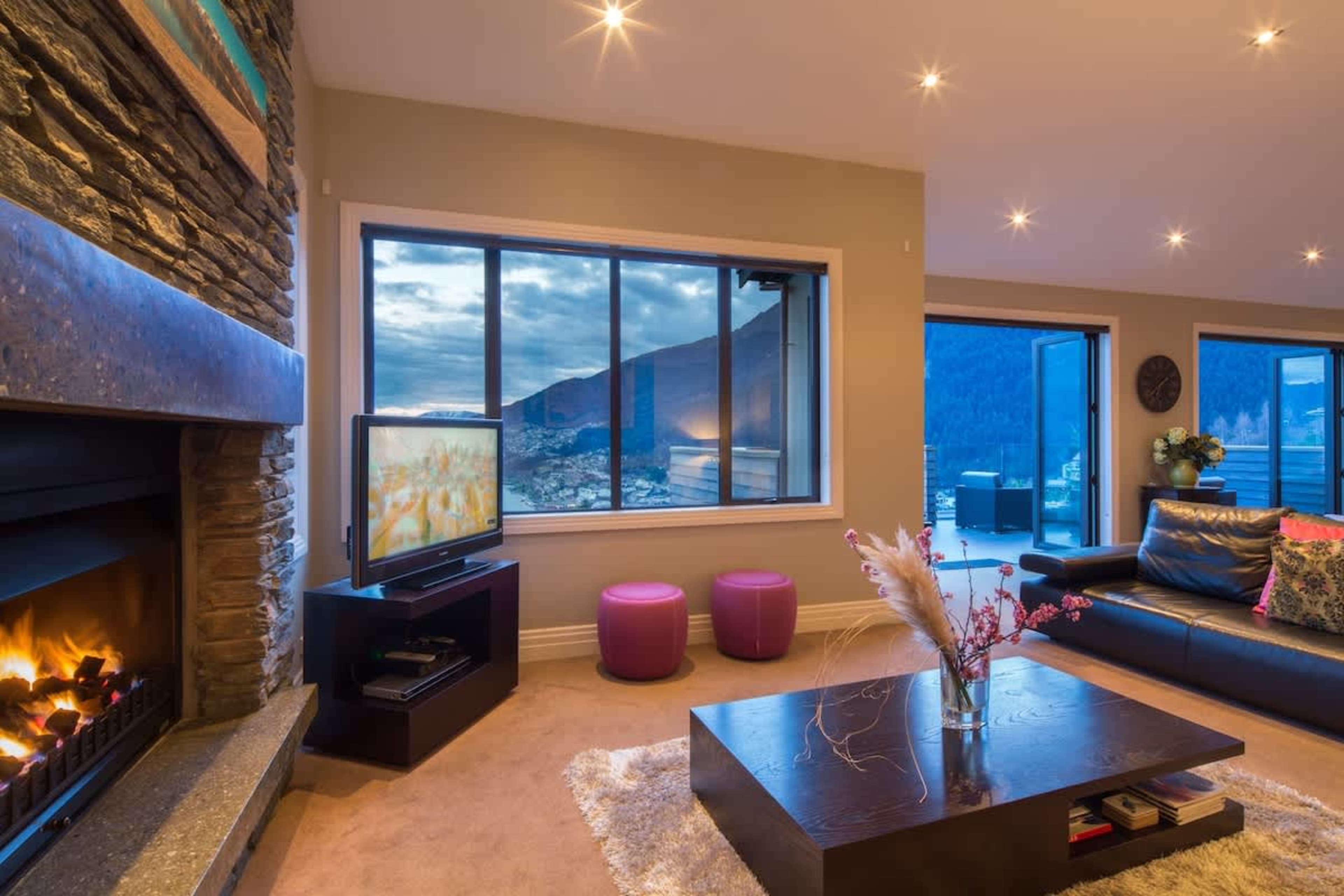Light-Filled Lounge: Large windows invite the breathtaking scenery indoors, while plush sofas provide the perfect spot to unwind after a day of exploring Queenstown.