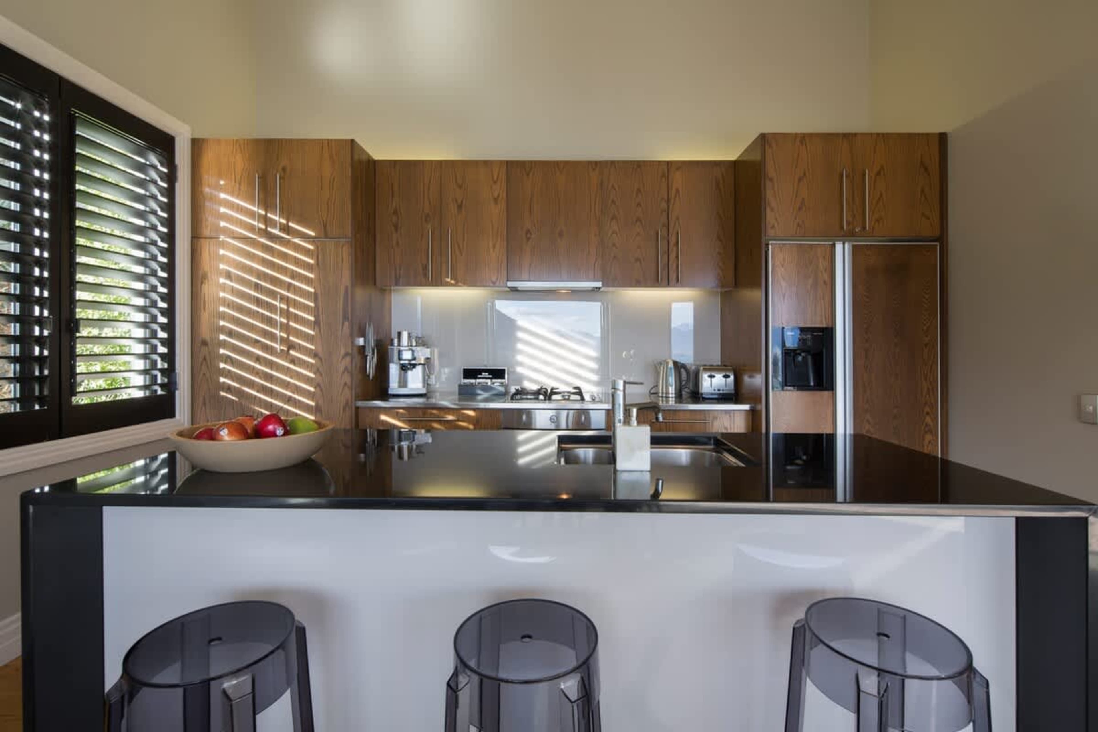 A Culinary Haven with a View: Whip up delicious meals in this stylish kitchen, complete with top-of-the-line appliances and captivating lake and mountain vistas.
Luxury lodge, Queenstown