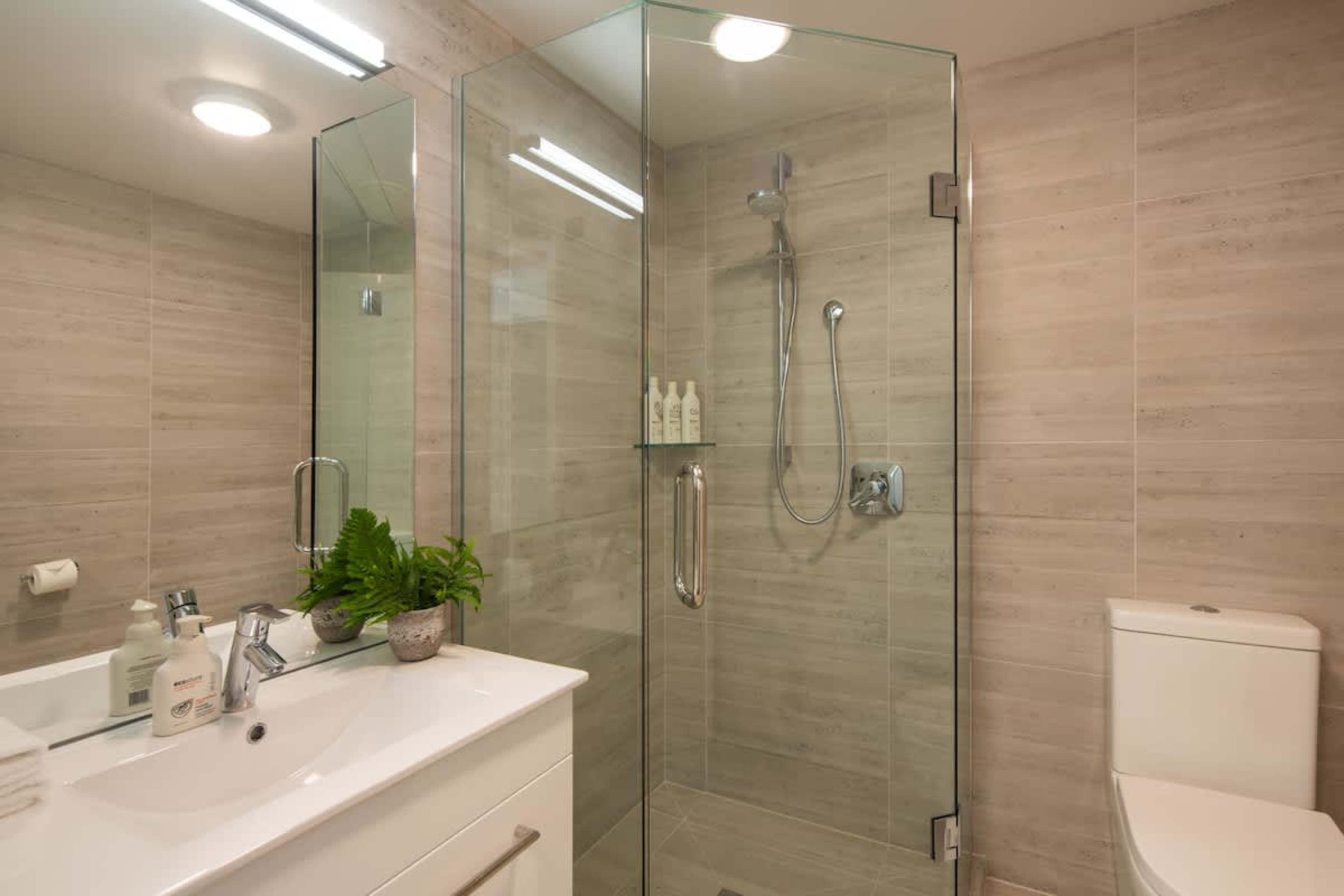 Heated Floors, and Ashley Amenities
This contemporary ensuite boasts a walk-in shower, heated floors for added comfort, and luxurious Ashley & Co. toiletries. It’s the ideal space to refresh and unwind after a day of exploring Queenstown.