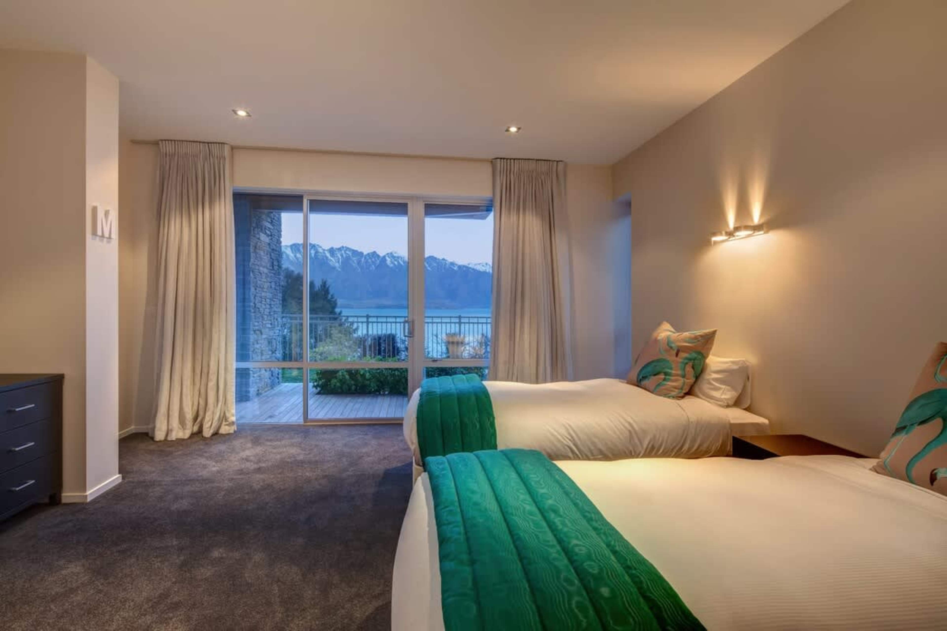 Bedroom 4 with 2x single beds which can be made into a king bed. There are also 2 singles trundle beds in this room- Sleeps up to 4 guests