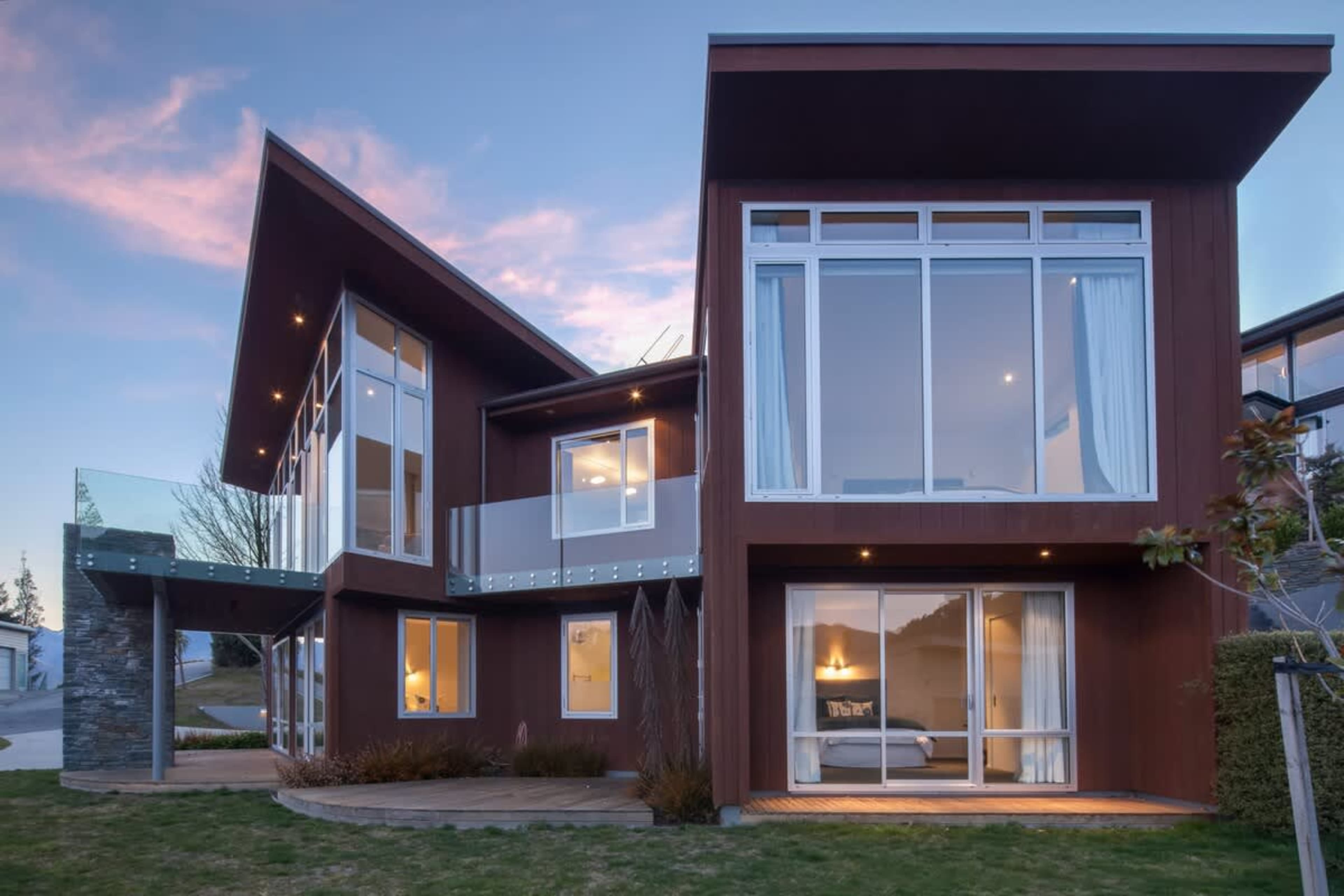 Beautifully designed holiday house, Queenstown