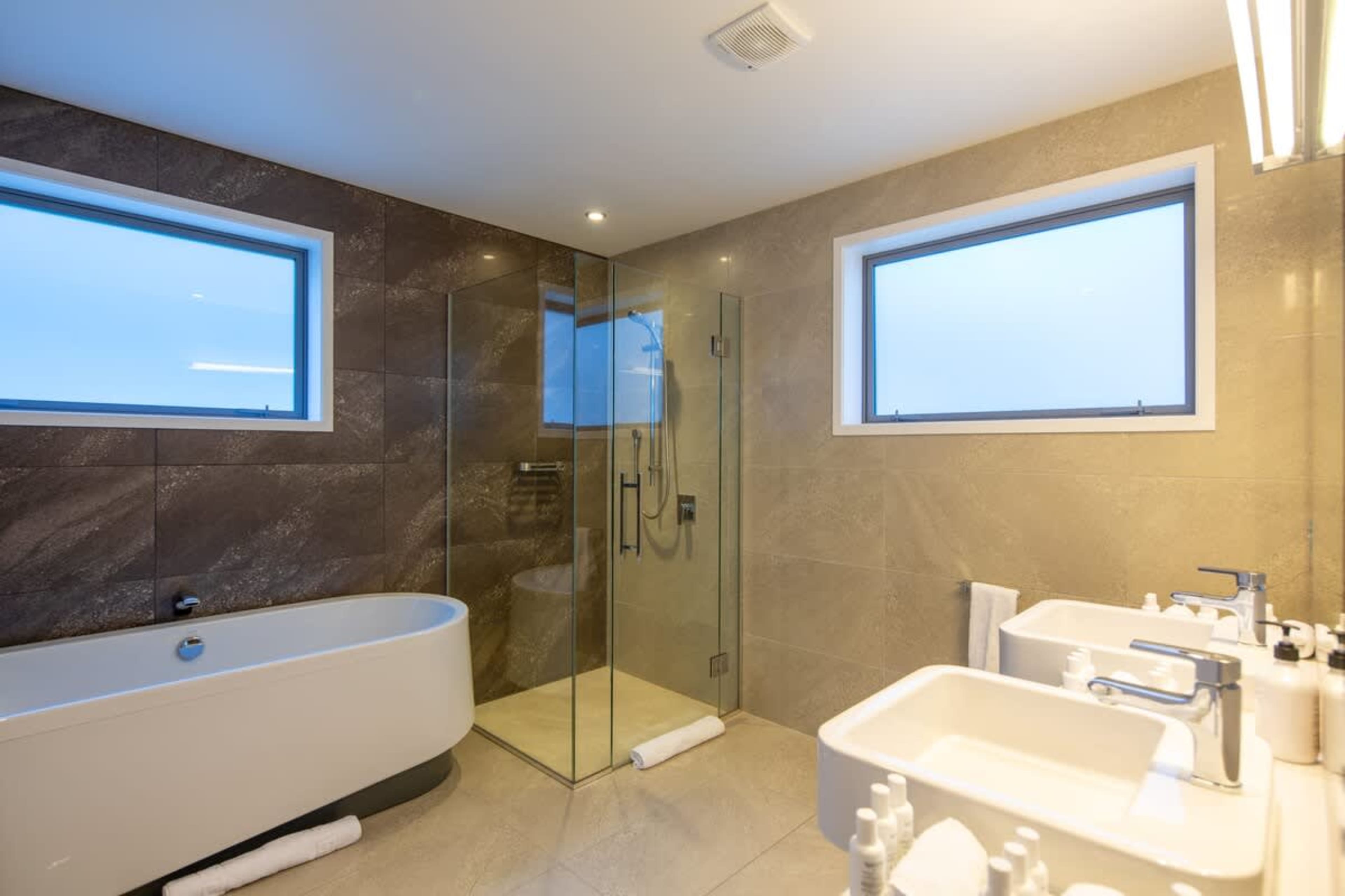 Chic Second Bathroom with Soaking Tub and Ashley & Co. Toiletries – Enjoy a spa-like experience in this stylish bathroom, featuring a luxurious soaking tub and premium Ashley & Co. toiletries for ultimate relaxation.