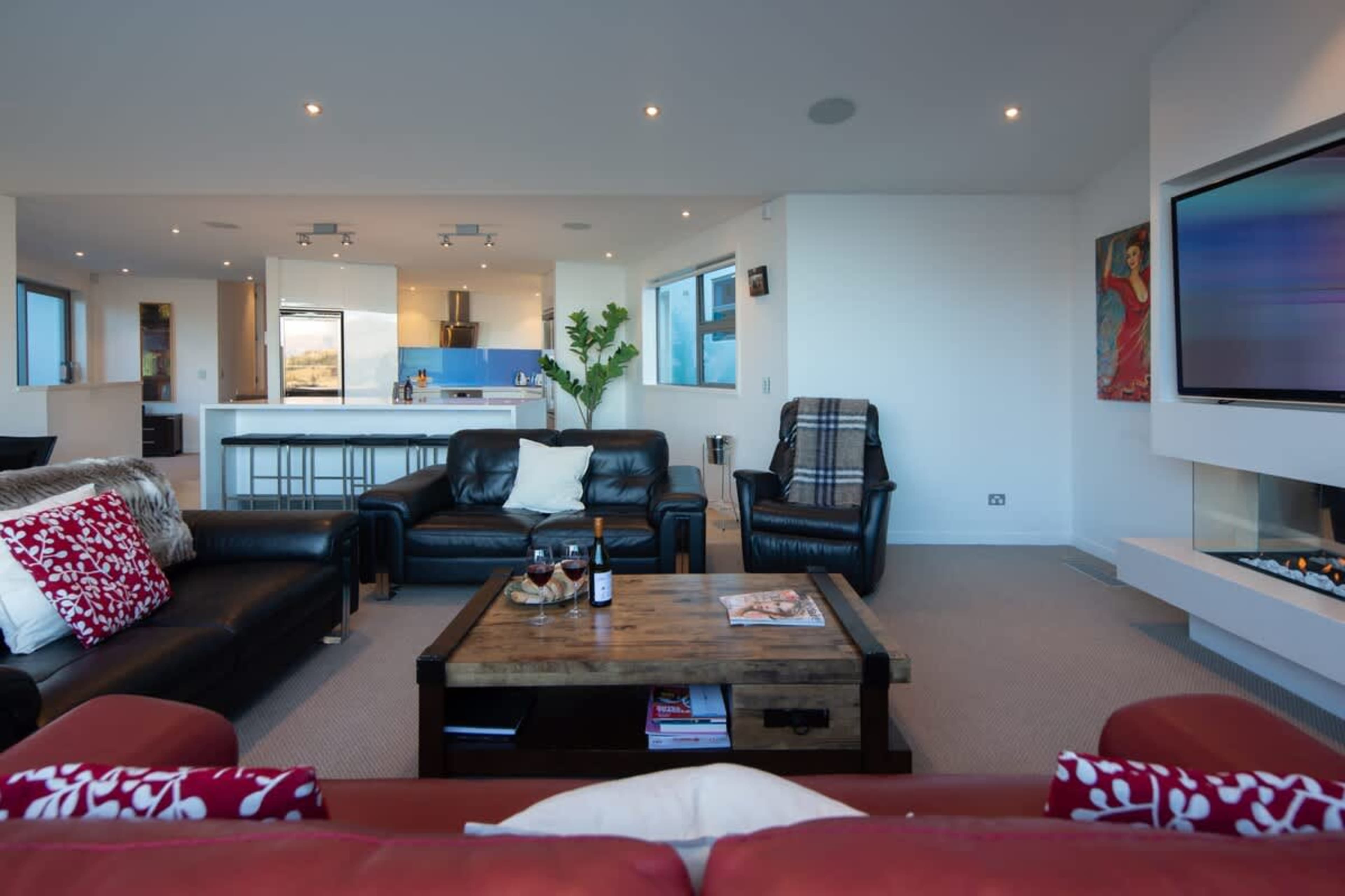 Luxurious Living Room with High-End Furnishings – Featuring elegant decor and modern touches, this impeccably styled space offers a sophisticated and comfortable retreat for guests.