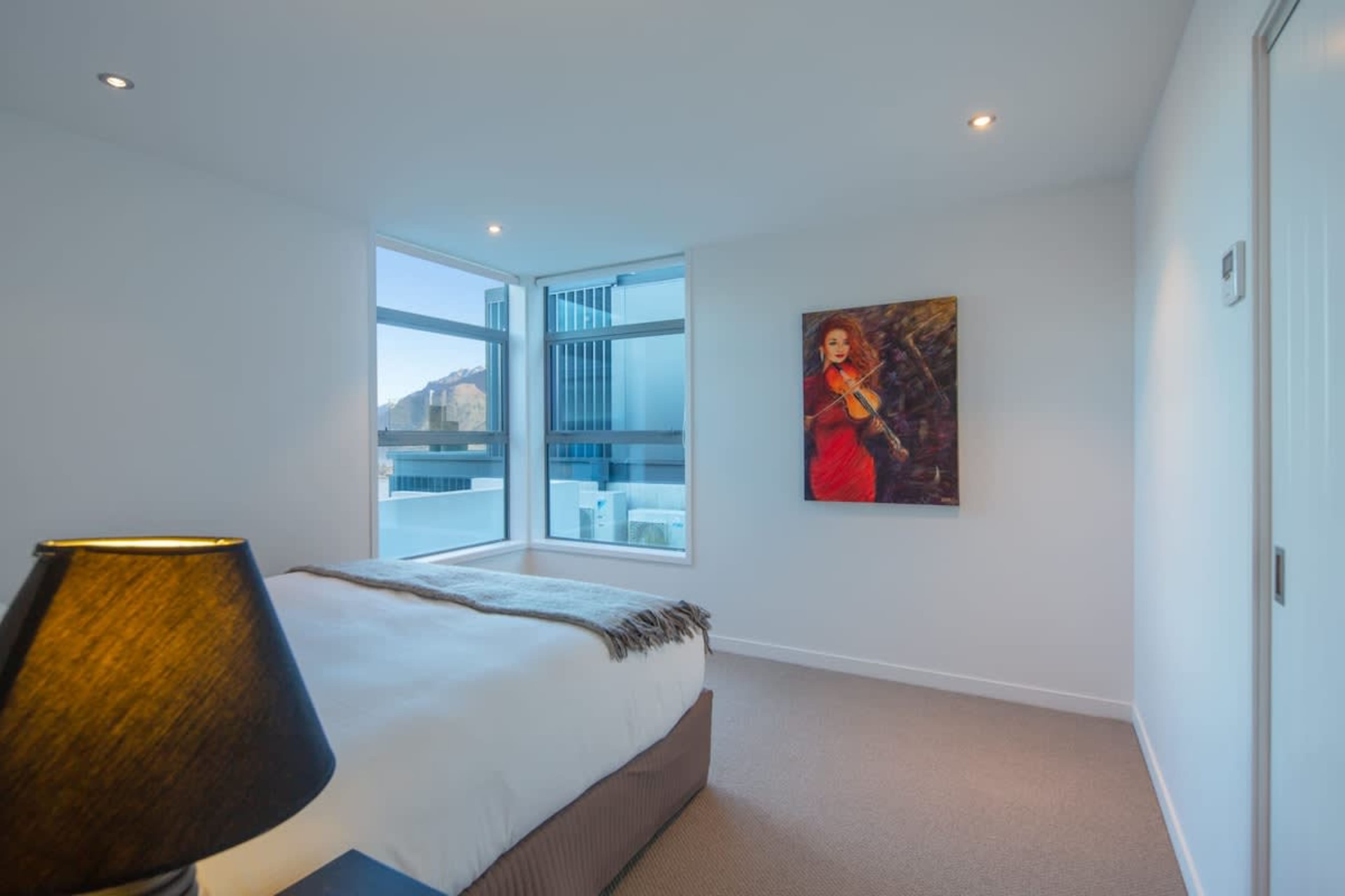 Relax in Style and Comfort
The third bedroom offers ultimate flexibility with a king-split bed, perfect for couples or friends traveling together. Enjoy the warmth of central heating, brand-new beds, and luxe linen, ensuring a restful night's sleep.