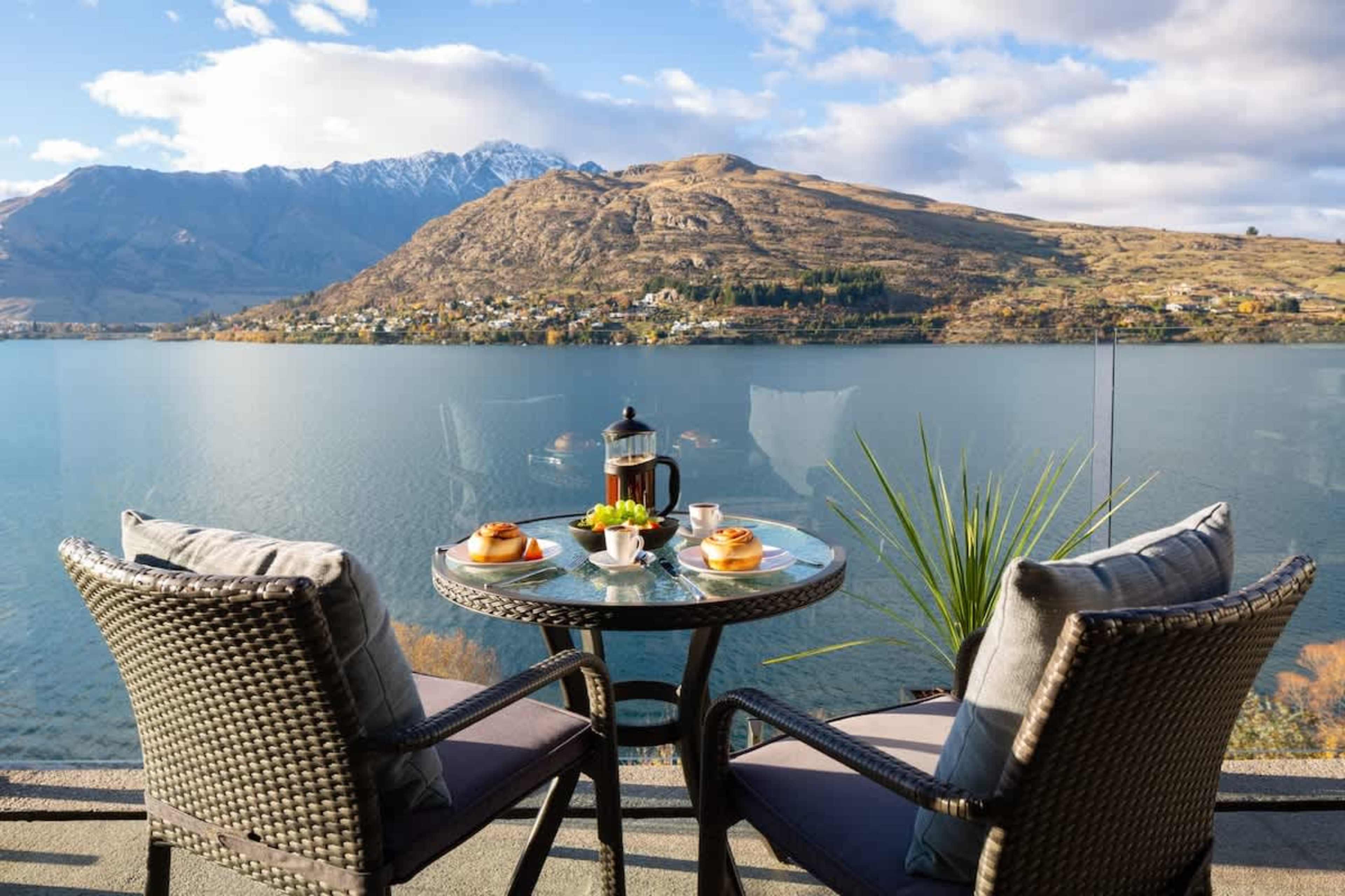 Private Patio with Stunning Views – Relax on the spacious patio and enjoy panoramic views of the lake and mountains, the perfect spot to unwind.
