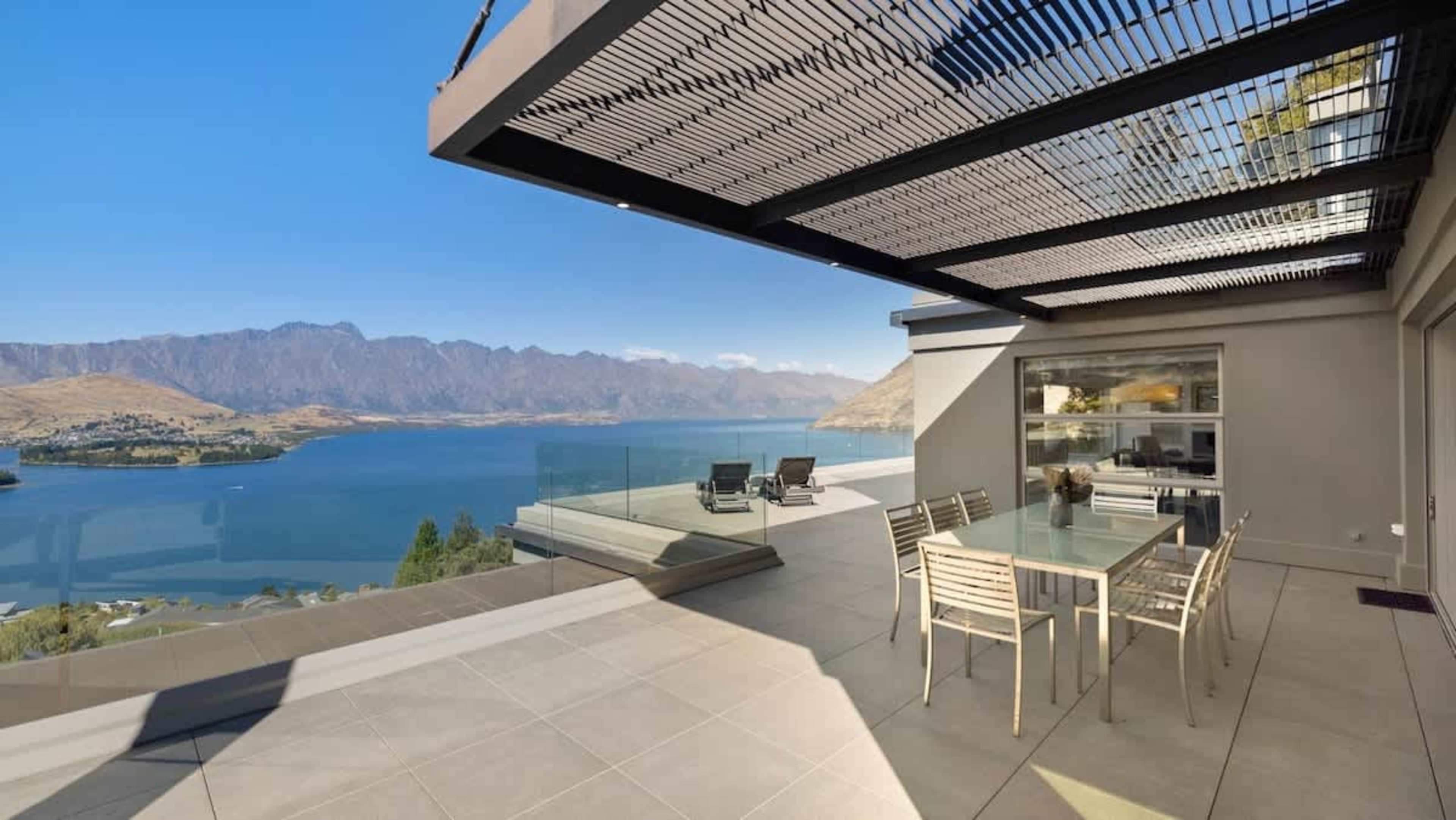 Scenic Patio with Hot Tub
Relax in the hot tub, enjoy a BBQ dinner, and take in the sweeping views from the patio, offering an ideal spot for both relaxation and outdoor entertainment in Queenstown.