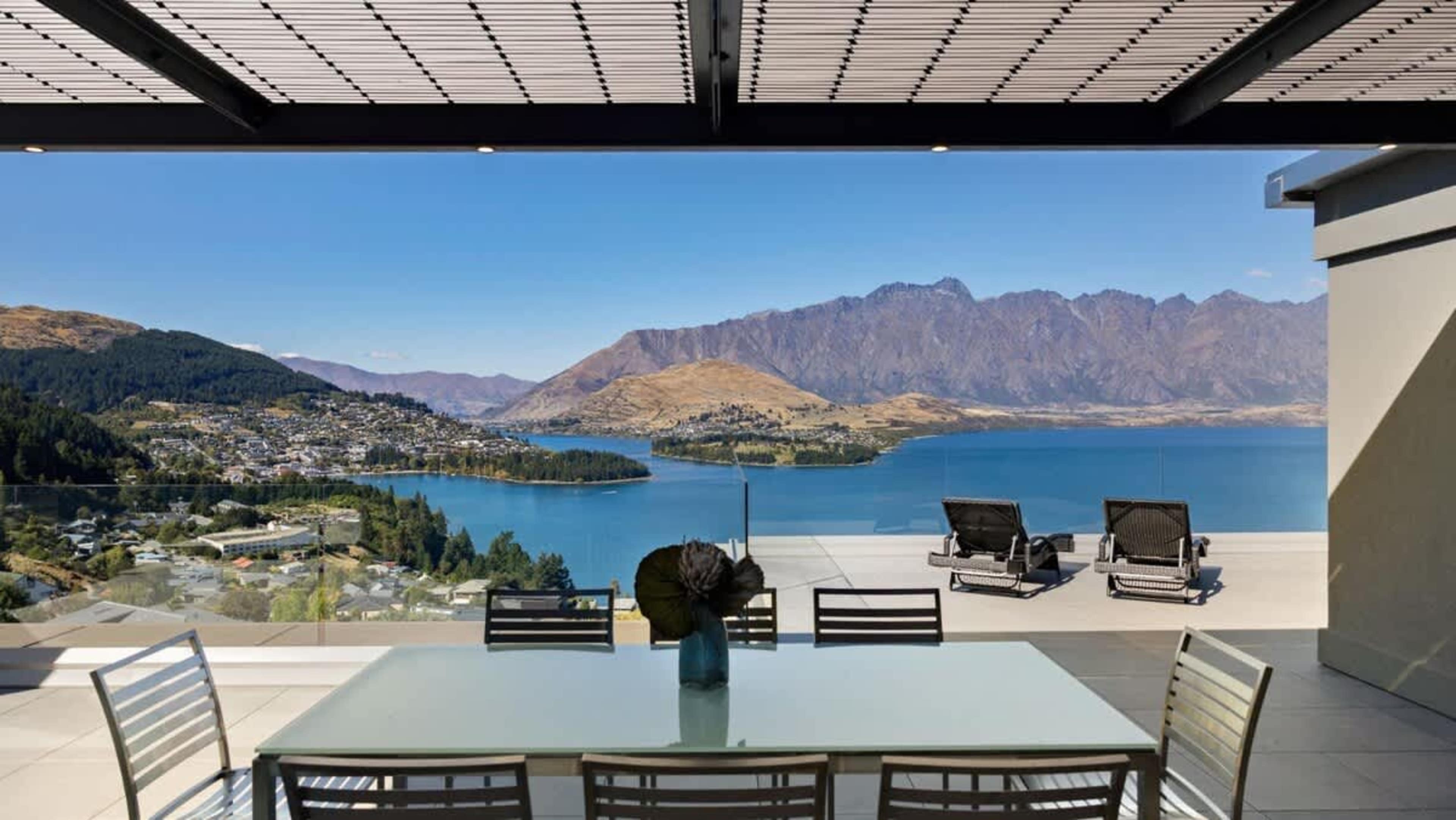 Hot Tub and BBQ with Views
Enjoy Queenstown’s beauty from the patio, featuring a hot tub, BBQ, and spectacular views, making it the perfect place to unwind after a day of adventure.