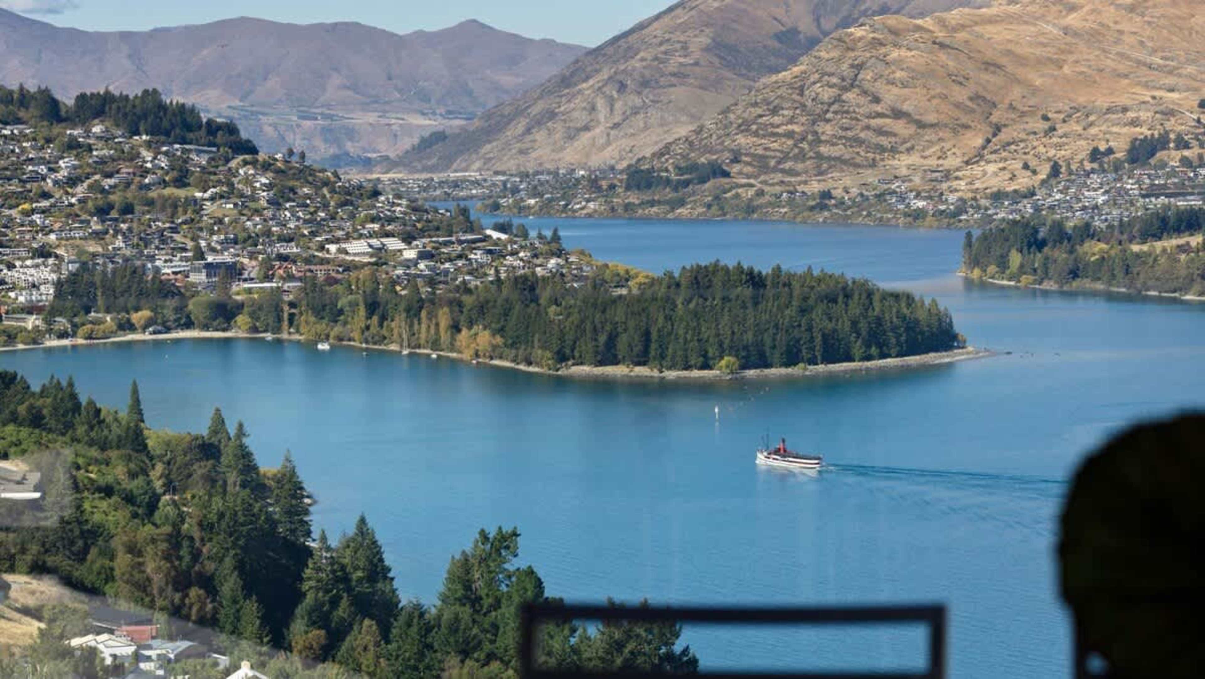 Charming Queenstown views from your own lakeside lookout