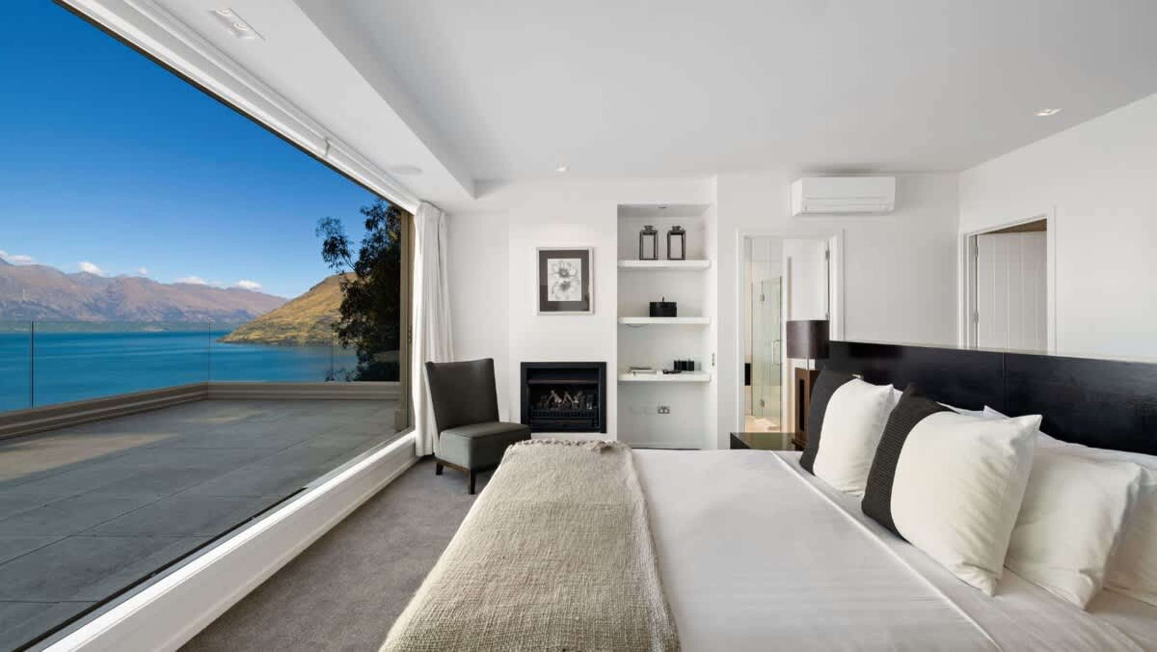 Master Suite with Ensuite and Patio Access
Retreat to the luxurious master suite, featuring a spacious walk-in wardrobe, a stunning ensuite, and direct access to a private patio with breathtaking views of Lake Wakatipu and The Remarkables.