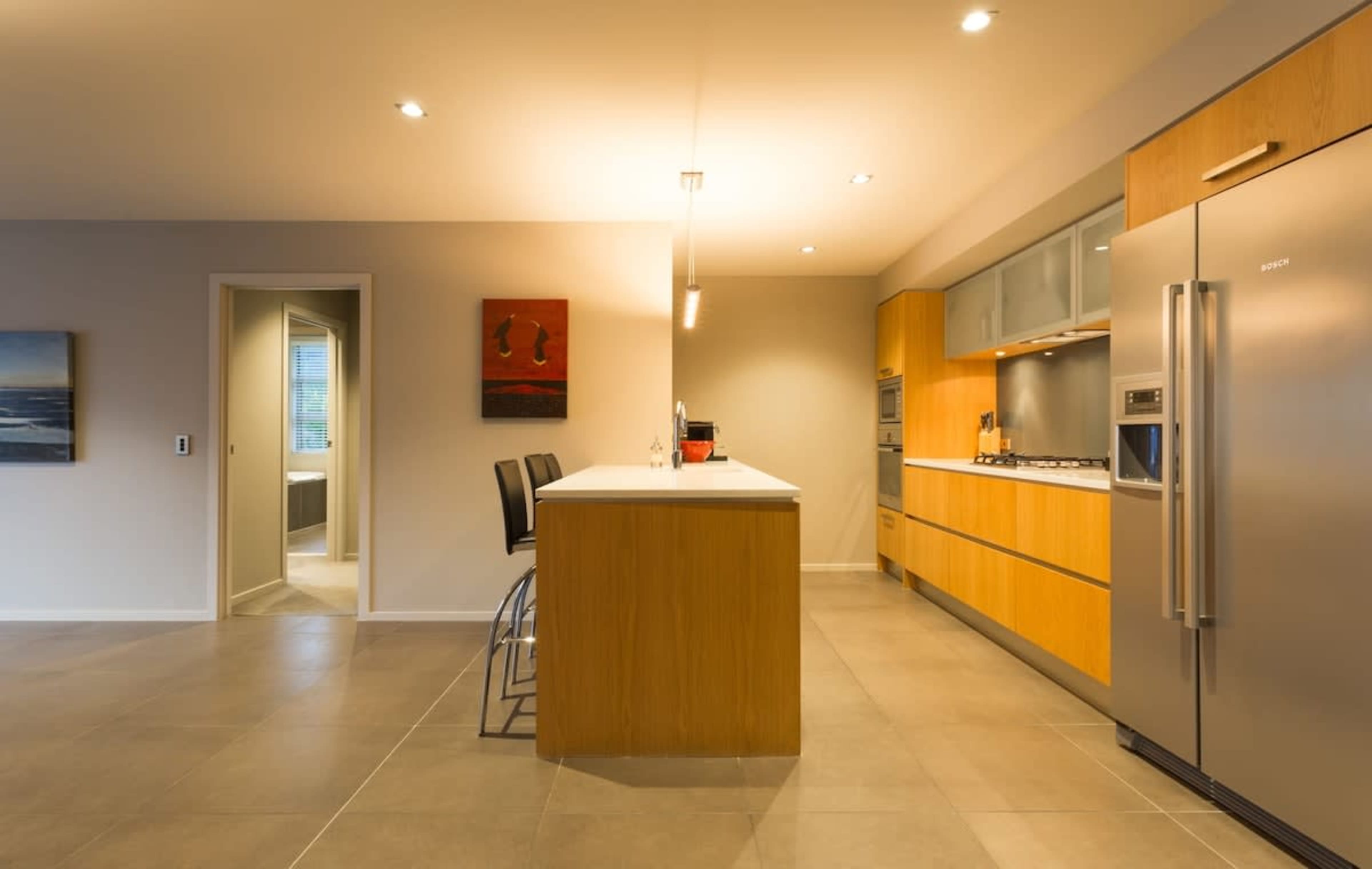Kitchen and bar with plenty of room - NZ luxury travel