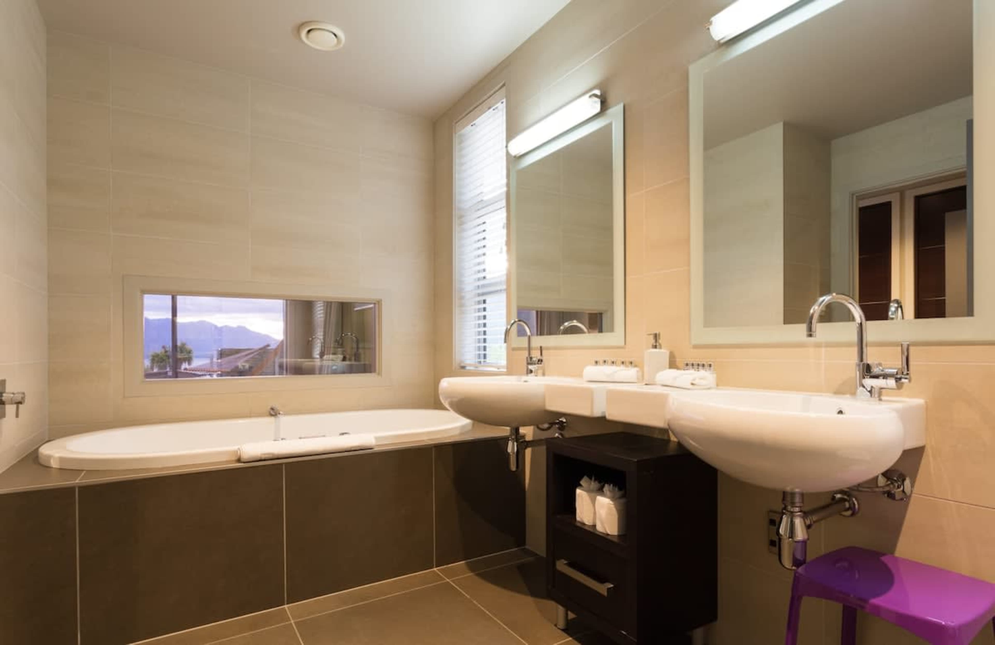 Bathroom 1 with bath