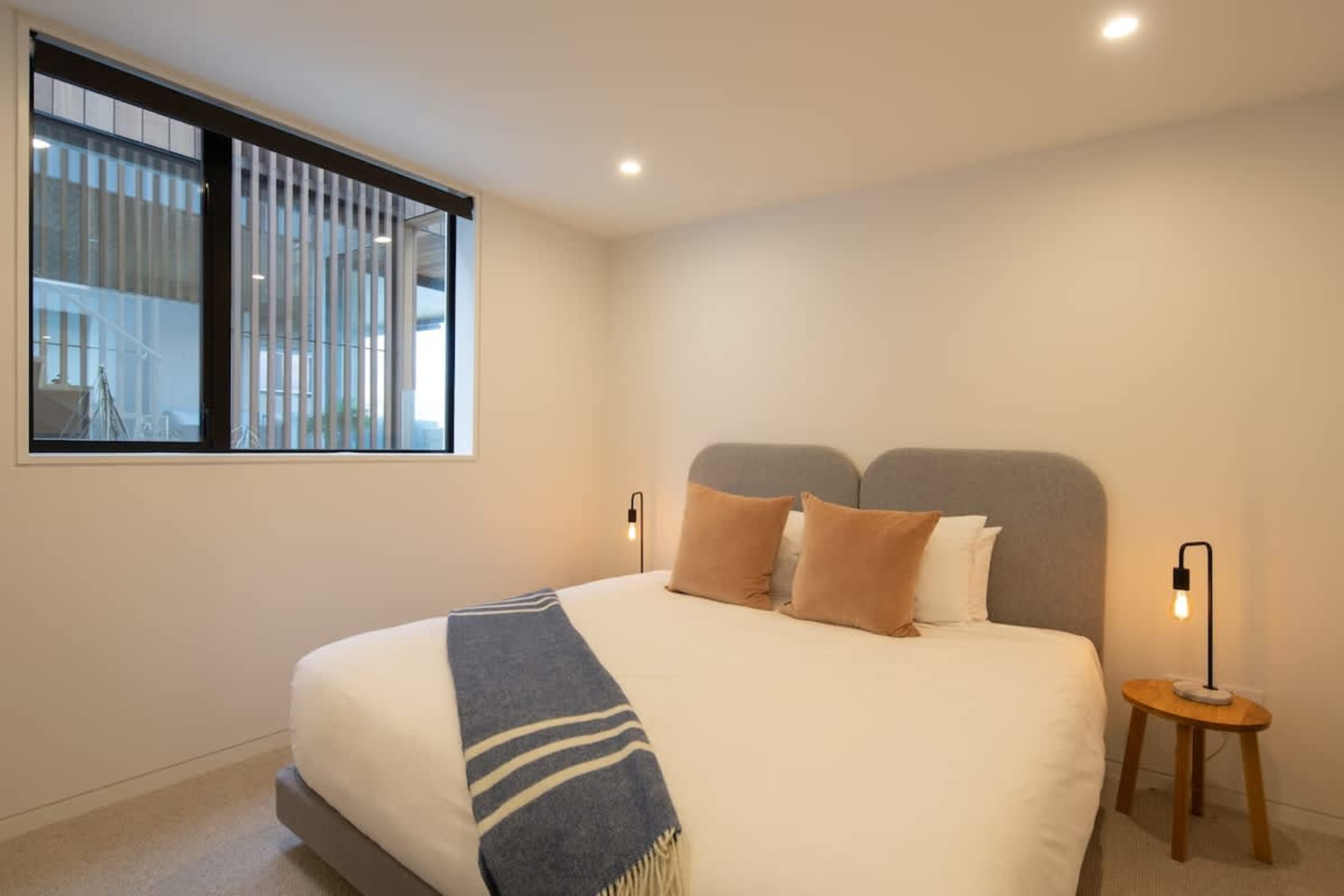 Inviting Fourth Bedroom with King Bed – This spacious bedroom offers a luxurious king bed that can be split into two singles upon request, premium linens, and a relaxing atmosphere, perfect for a restful night’s sleep.
