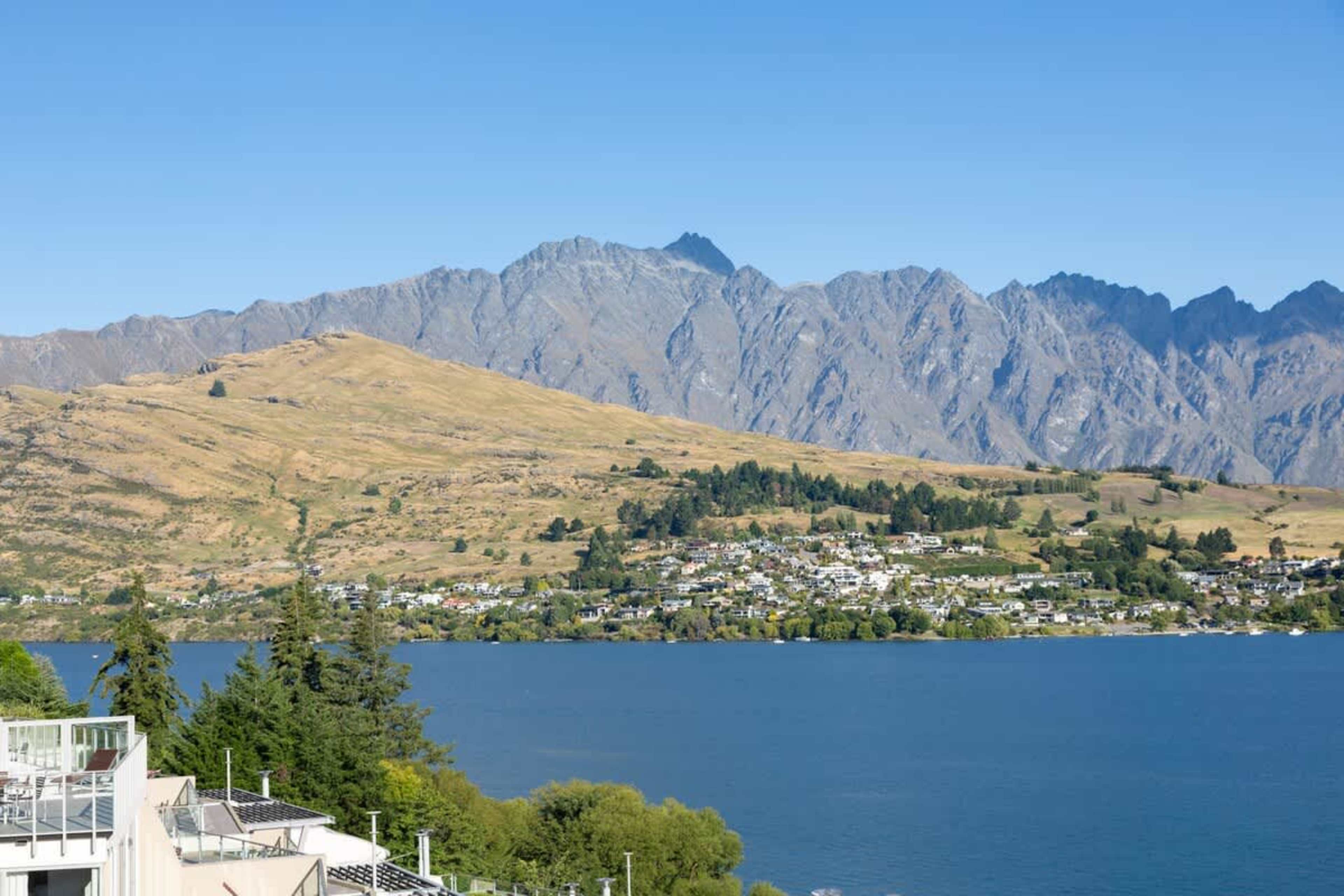 Marvelous stay in our lakeside accommodation, Queenstown, NZ.