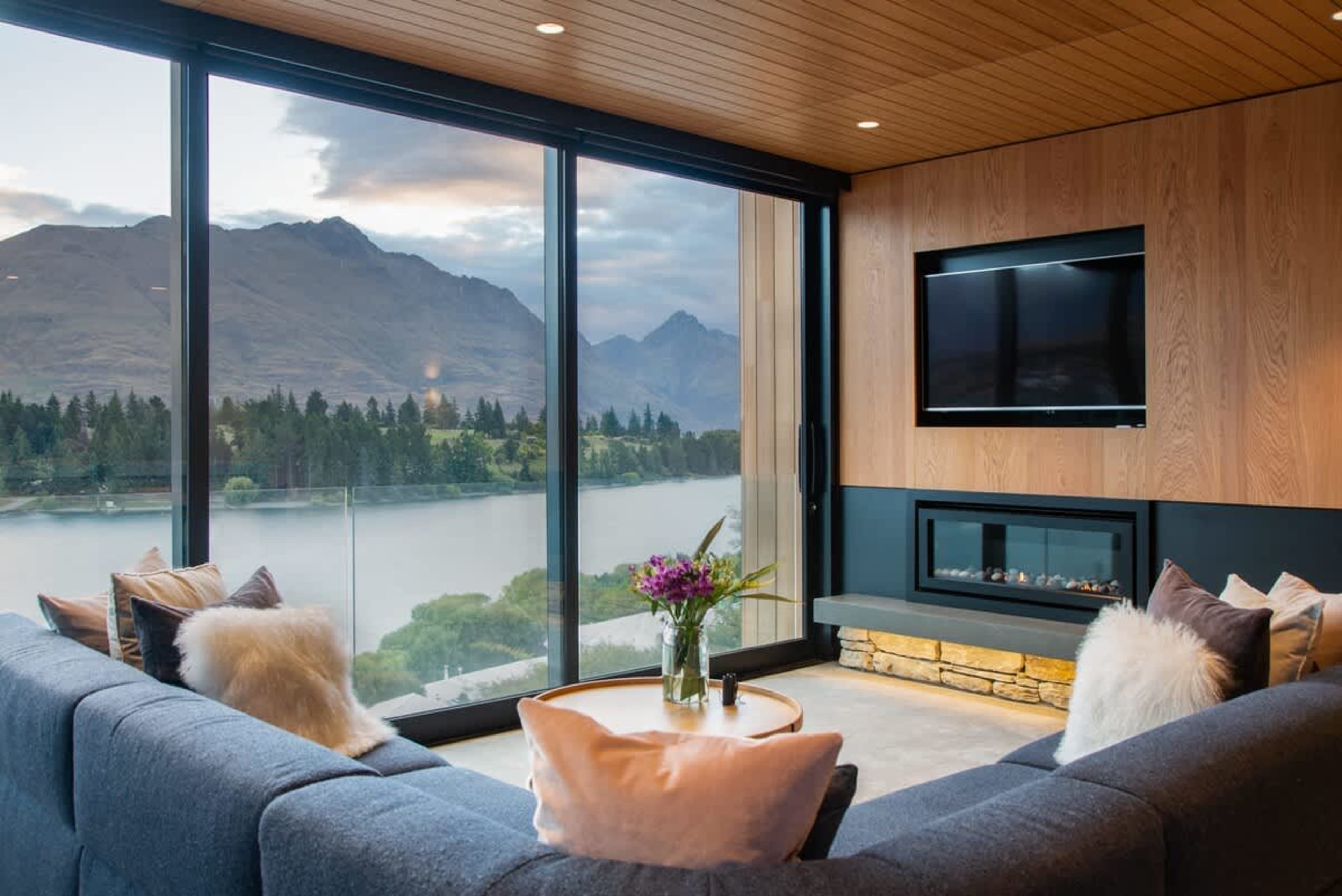 
Elegant Living Room with Fireplace – Relax in this sophisticated living room, featuring a cozy fireplace and stunning views of Lake Wakatipu, combining warmth, style, and natural beauty for a perfect retreat.