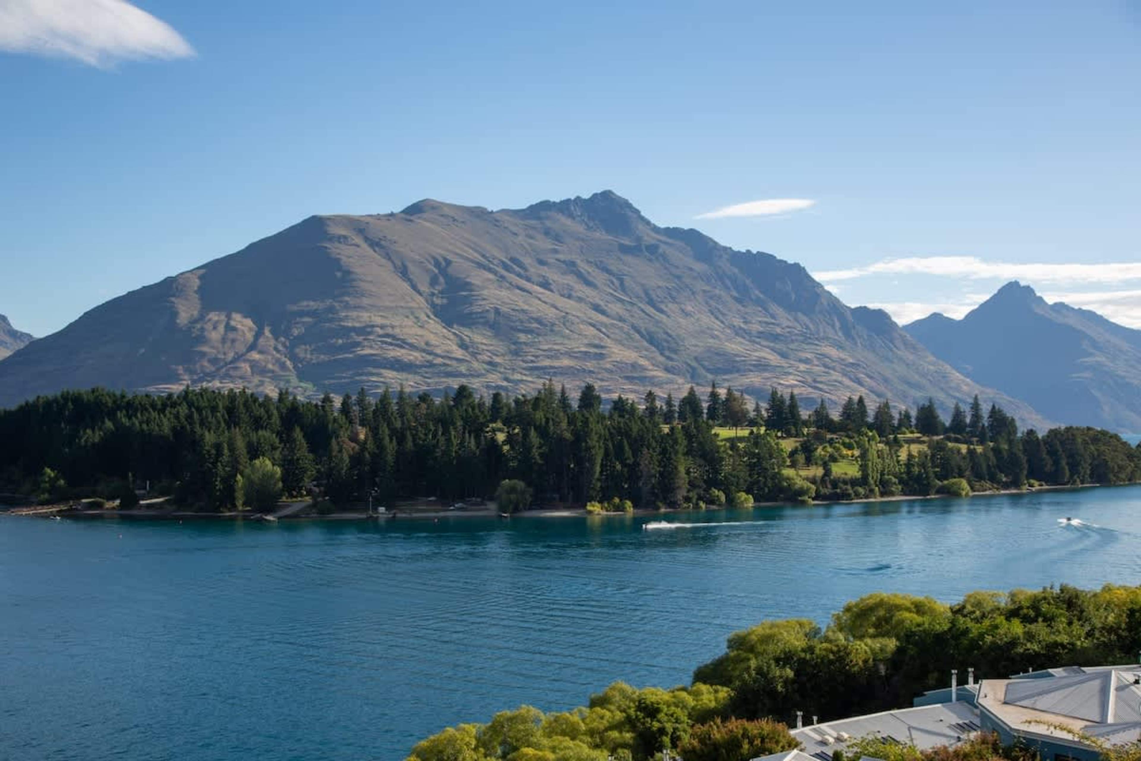 Cecil Peak views - luxury escapes, Queenstown New Zealand