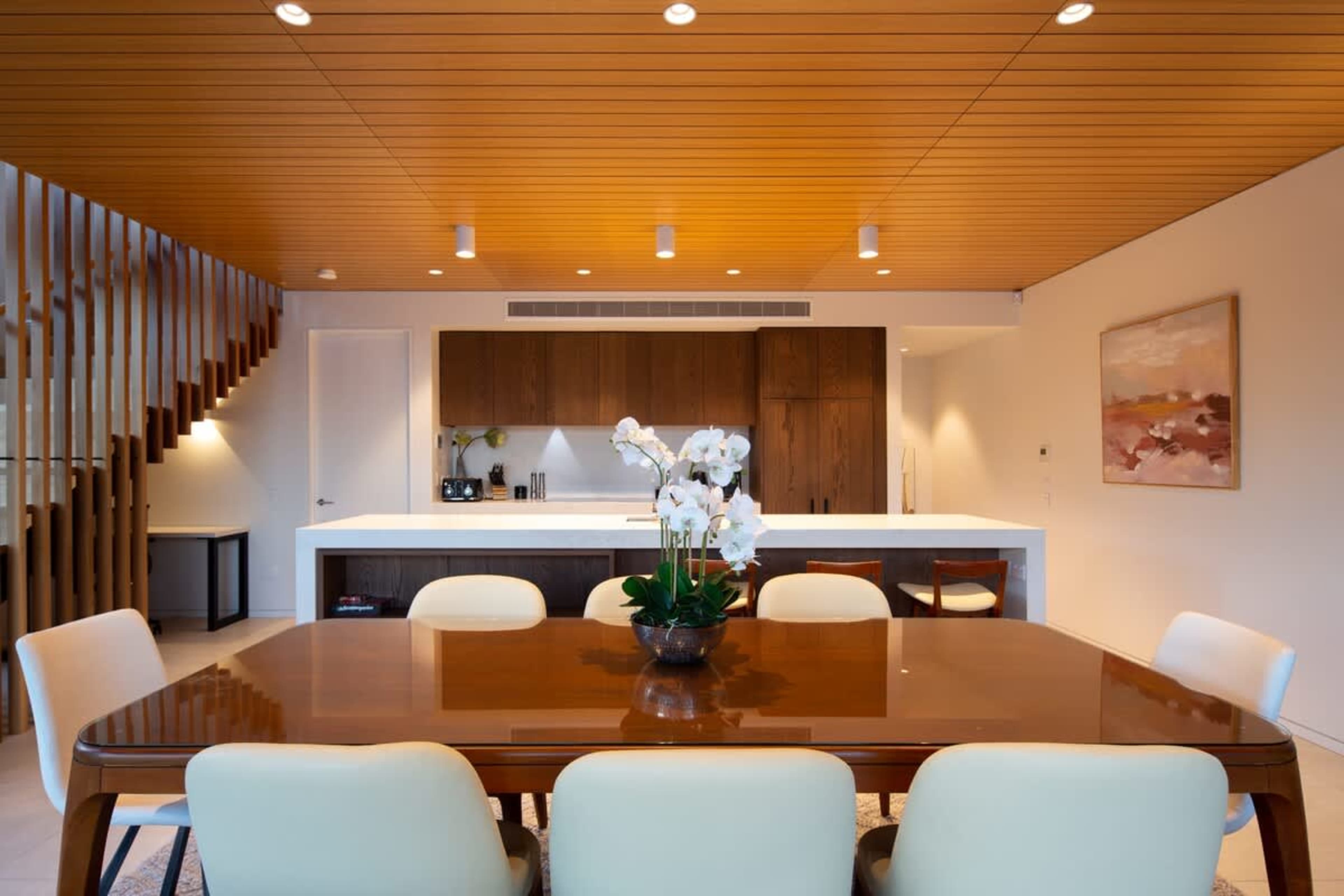 Sophisticated Dining Setting – The dining area features a stylish table with plenty of room for your group, enhanced by breathtaking views of the lake and mountains.