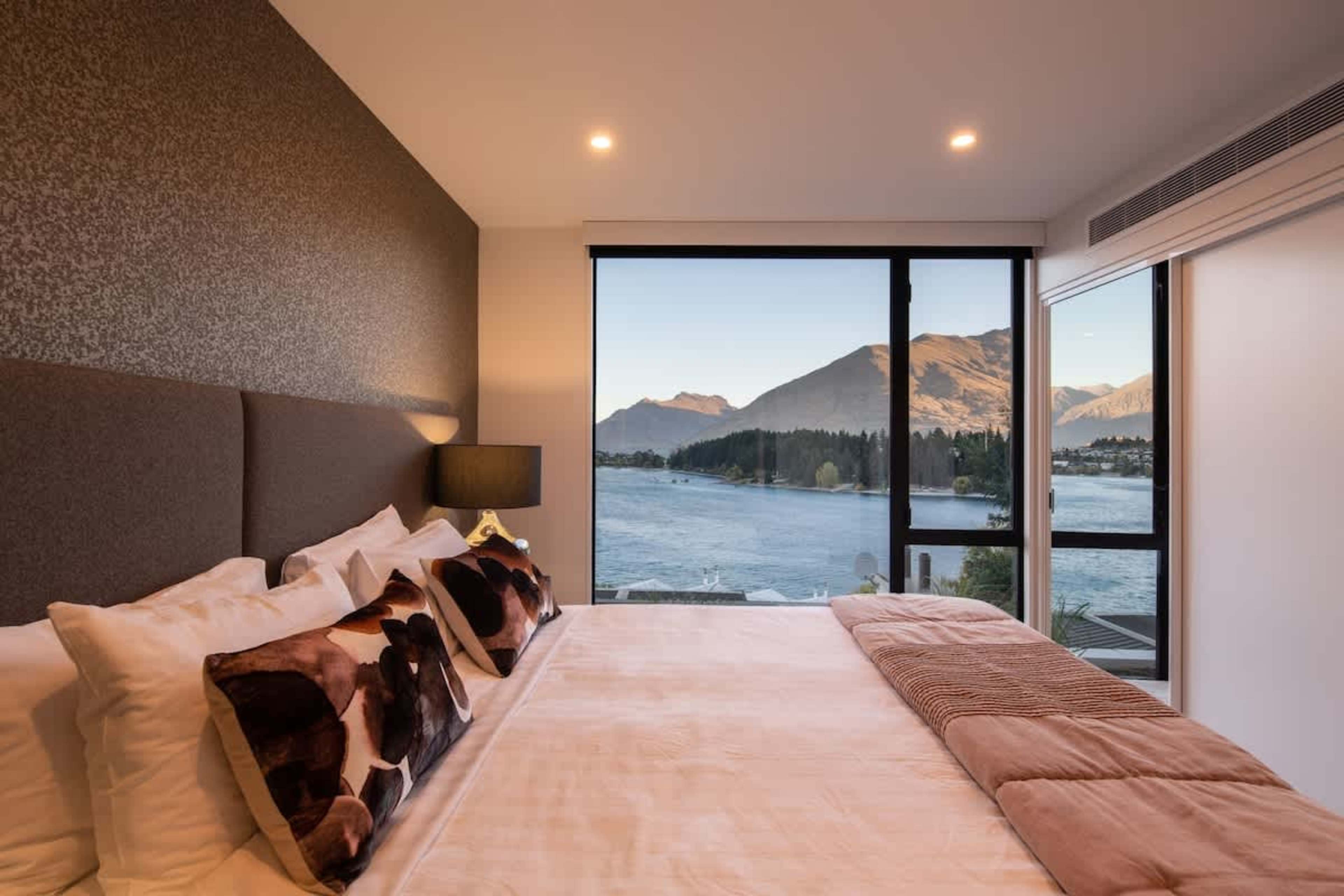 Luxurious Master Suite with Ensuite – Relax in this elegant master bedroom featuring a plush king-size bed, luxurious bedding, and a spacious ensuite, offering the perfect combination of comfort, privacy, and style for your Queenstown getaway.