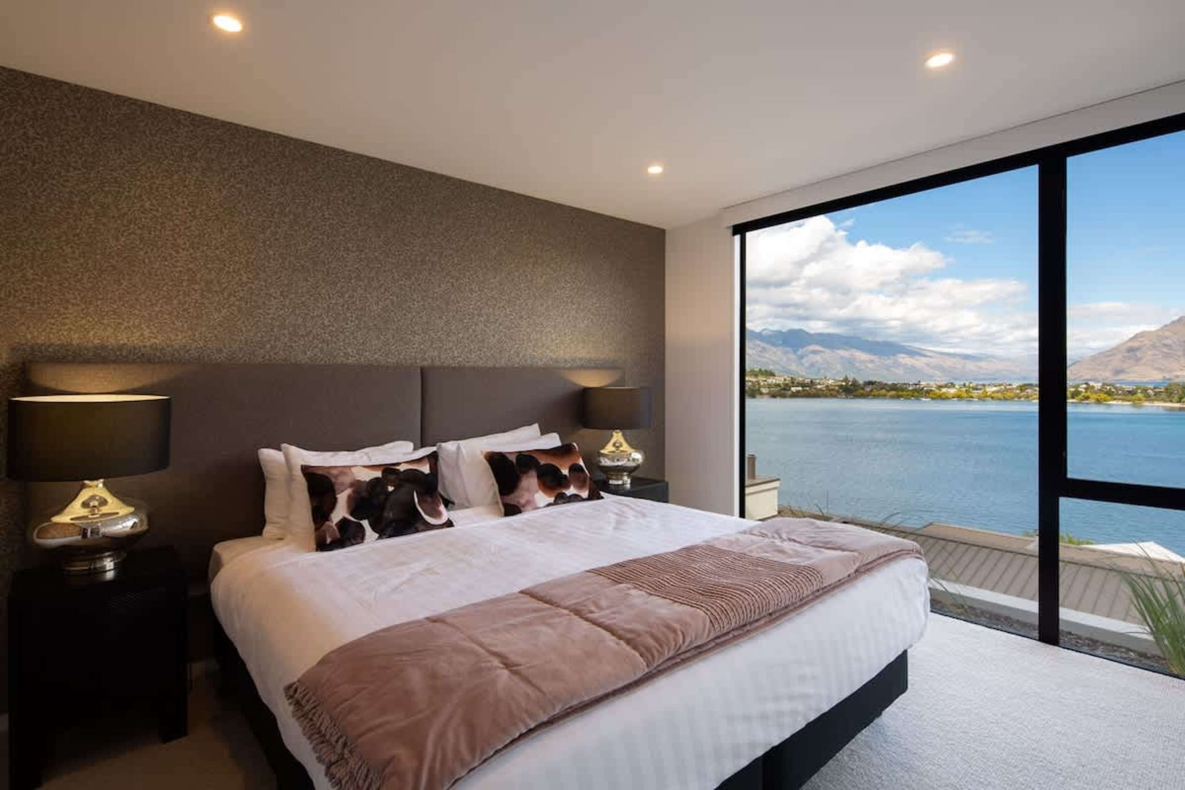 Opulent Master Bedroom with Ensuite – Unwind in the luxurious master suite with a king-size bed dressed in premium linens, and enjoy the added convenience of a beautifully designed ensuite bathroom.