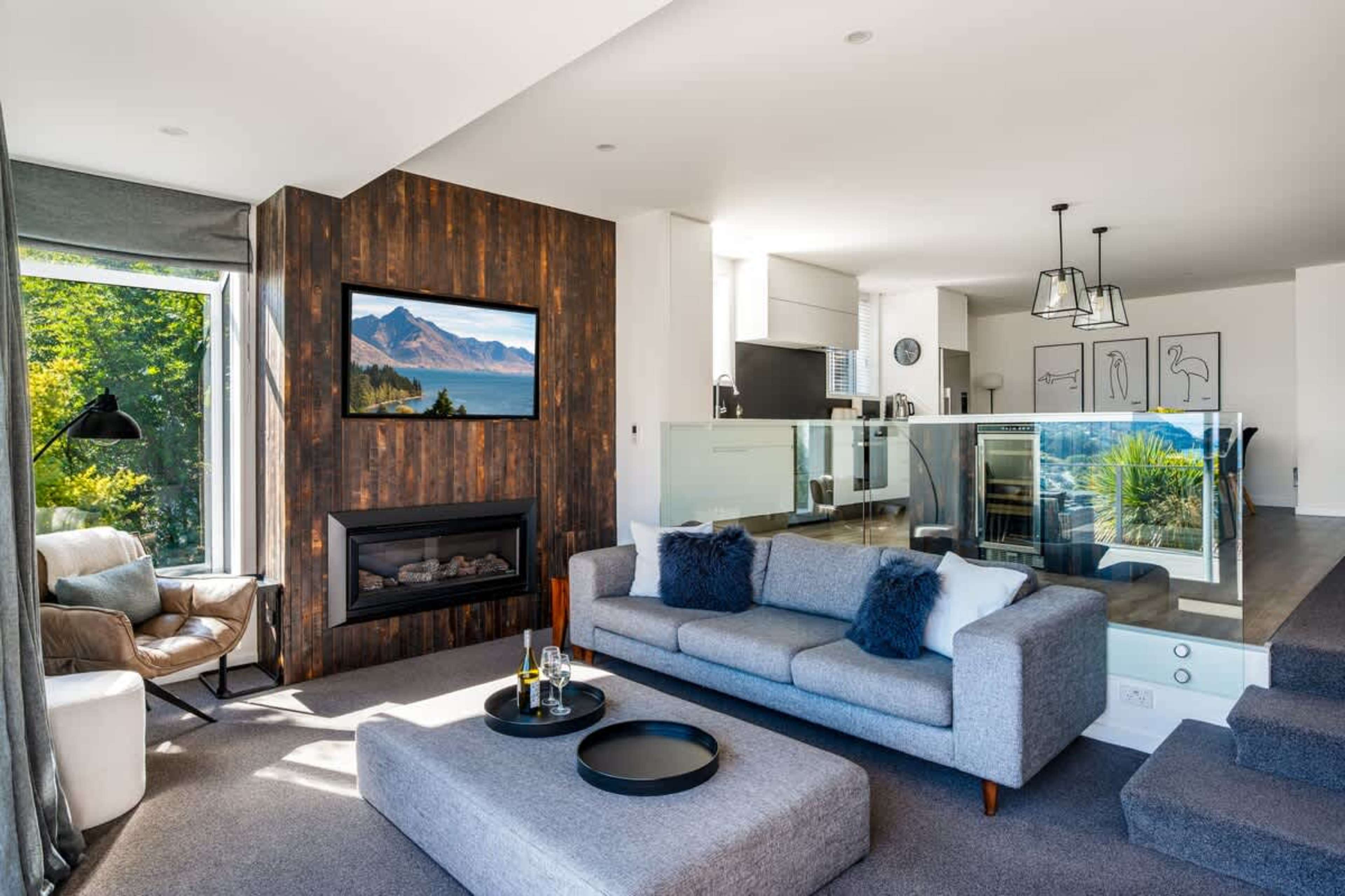 Family-friendly living space with fast WiFi and views that stretch across Lake Wakatipu—walk to town in minutes.