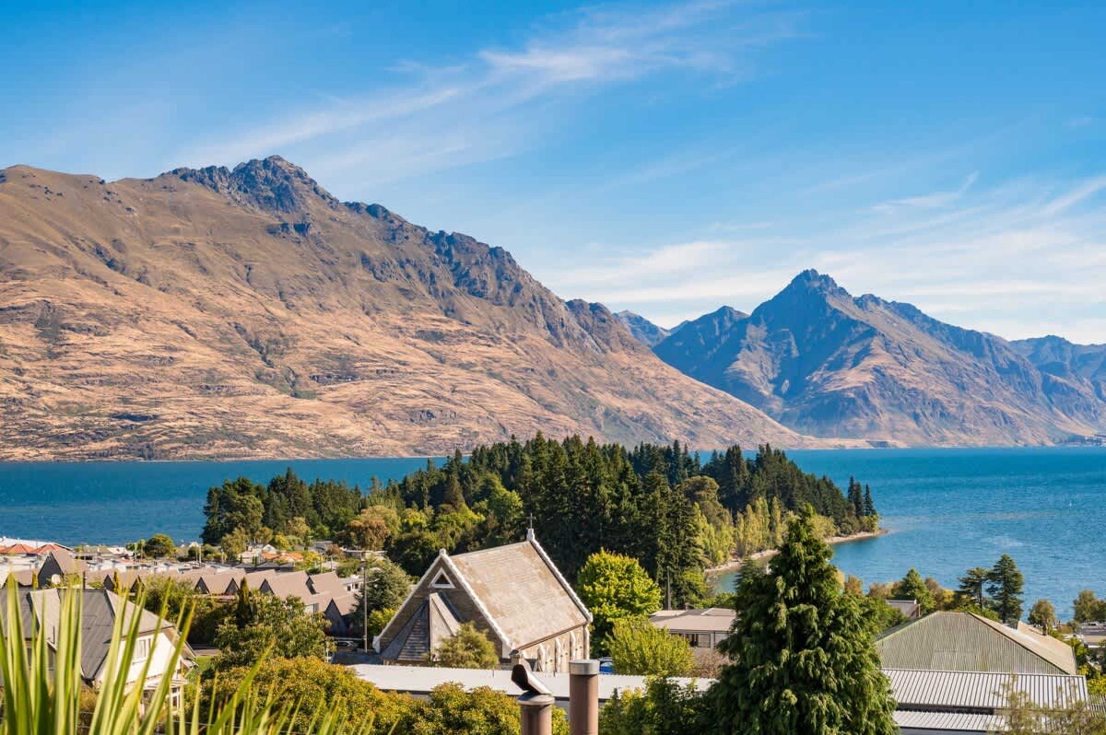 Enjoy panoramic views from the spacious main deck, with Lake Wakatipu and the majestic Remarkables mountains as your backdrop.