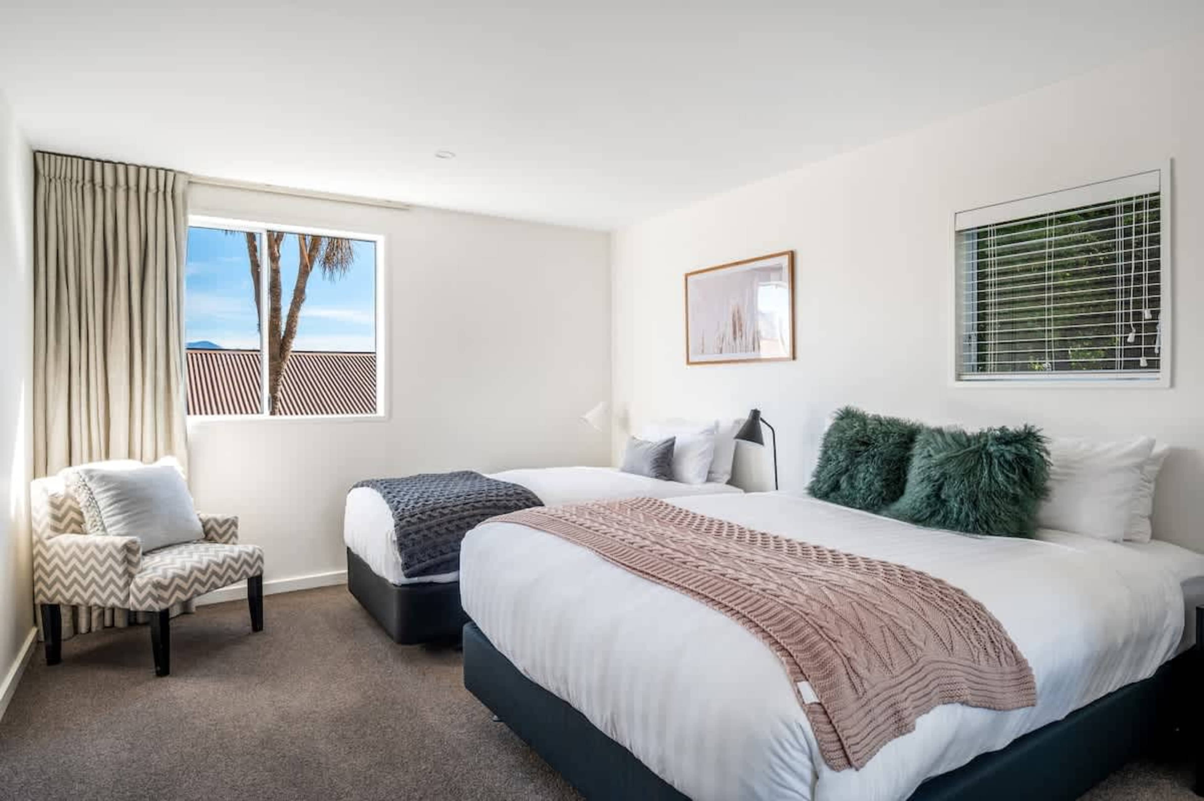 Versatile second bedroom with king and single bed—ideal for families or friends exploring Queenstown’s lakes, trails, and ski fields.