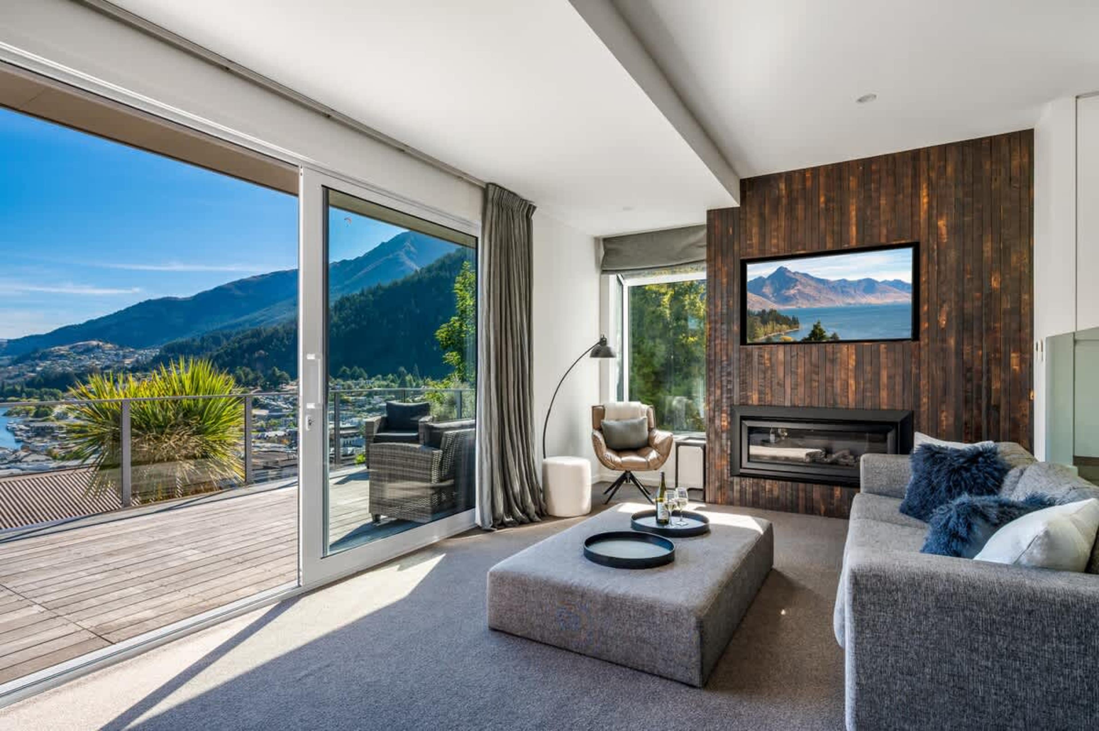 Chic alpine living just minutes from downtown Queenstown with high-speed WiFi and spectacular scenery.