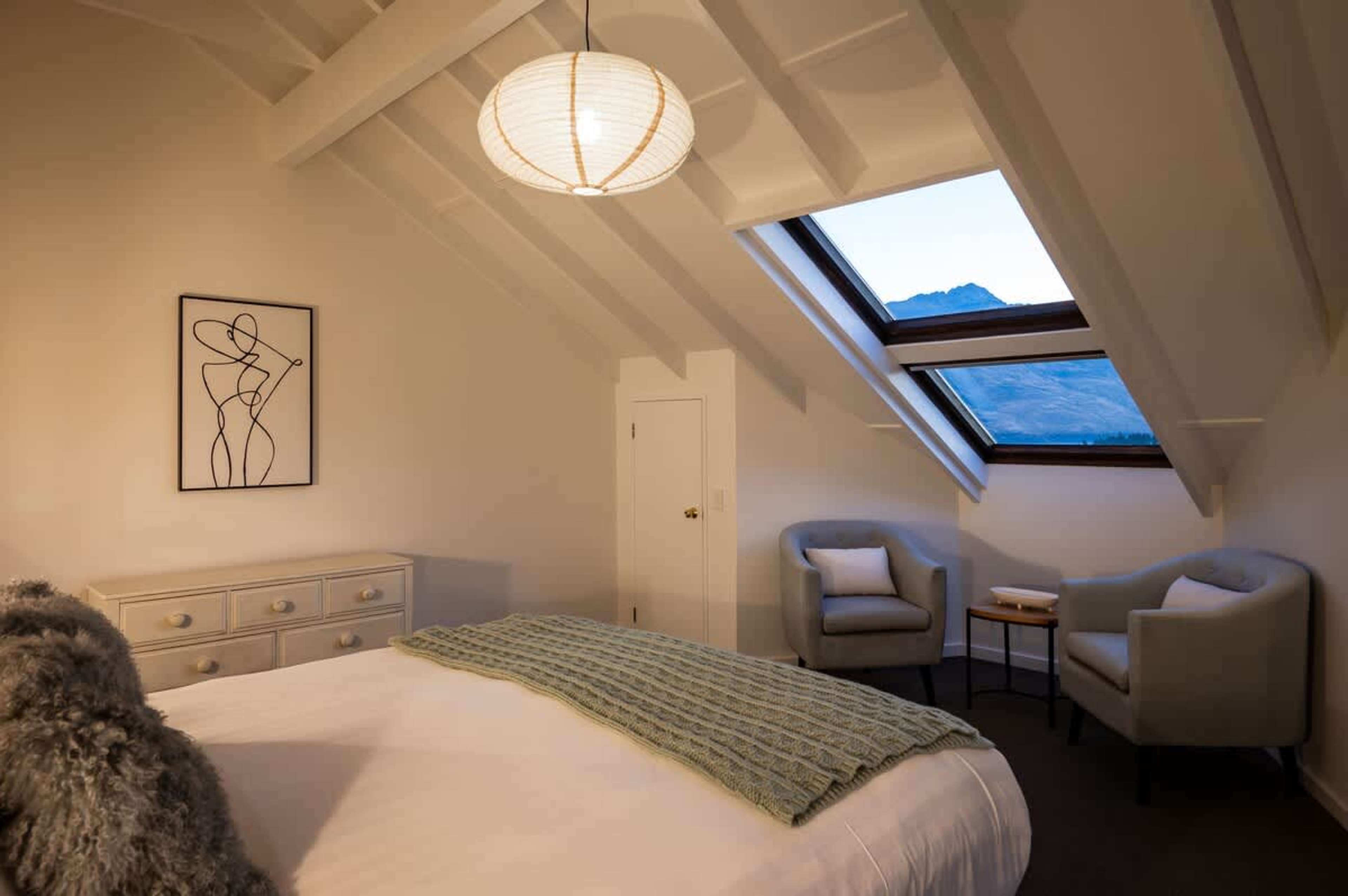 Peaceful master retreat overlooking Queenstown’s alpine landscape—unwind after lakeside walks or Arrowtown day trips.