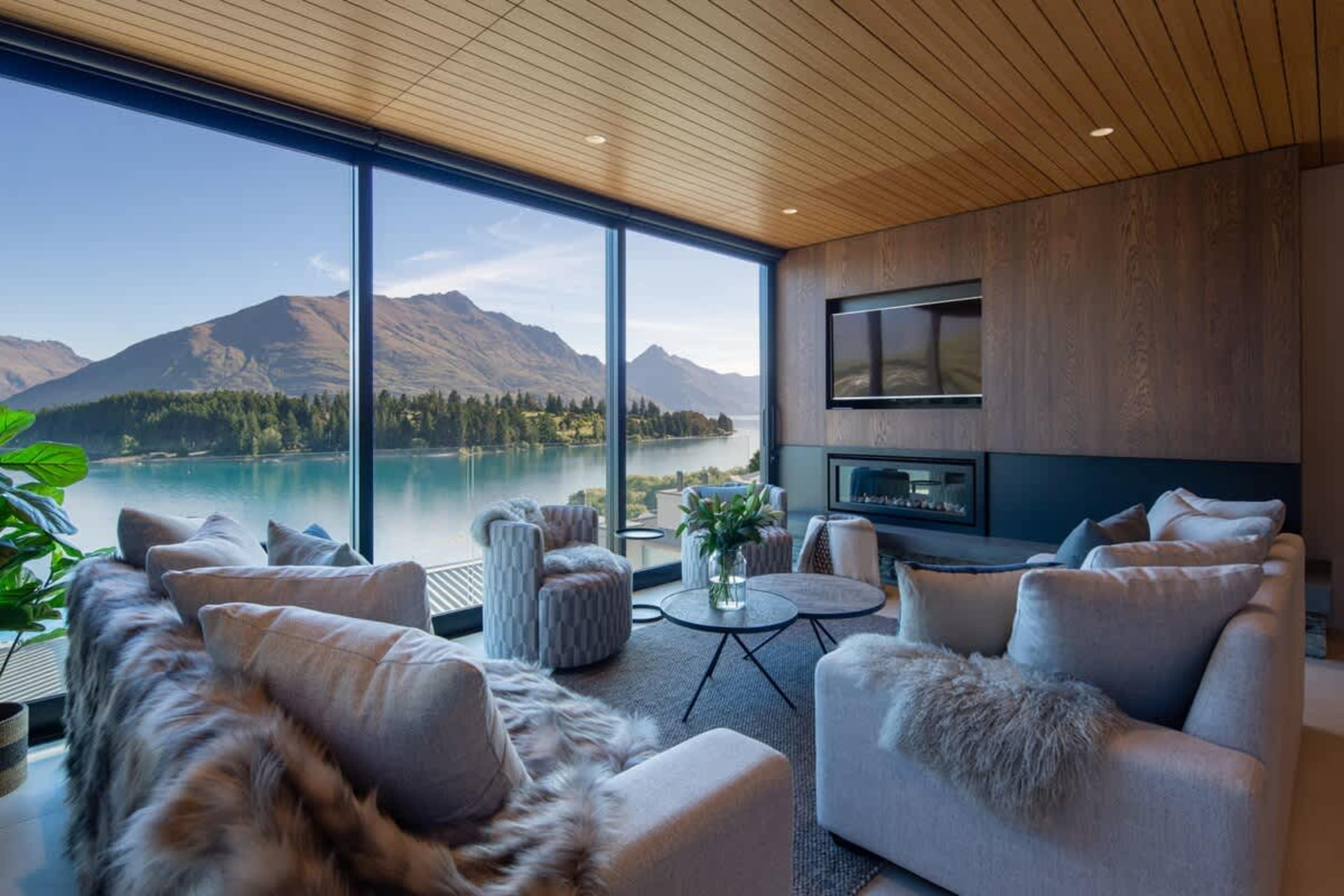 Lakeside Living at Its Best
Surrounded by panoramic lake and mountain vistas, this living room boasts a large seating area, a gas fireplace, and cooling AC. Its stylish furnishings and warm ambiance create the perfect setting for relaxation.