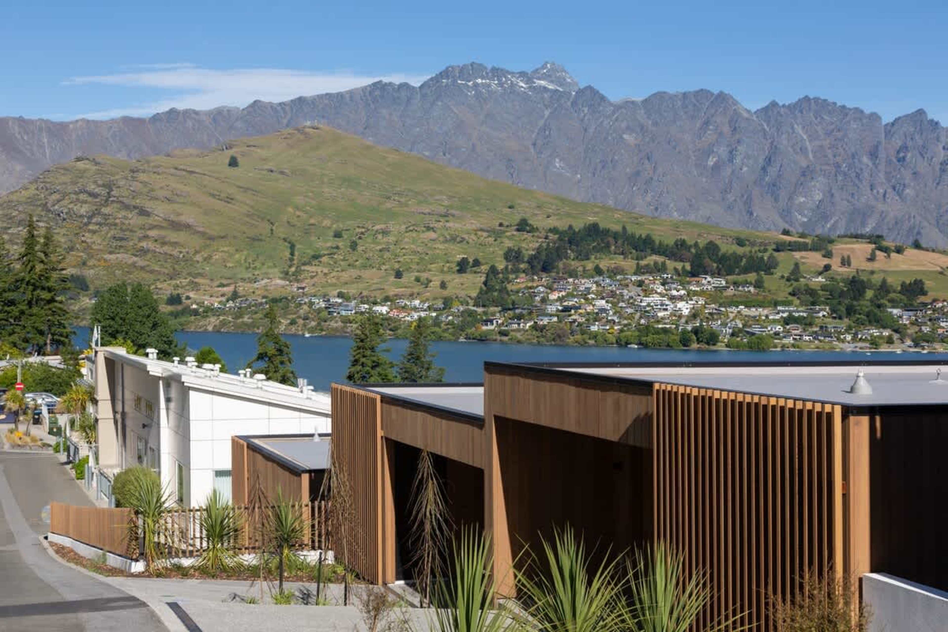 An amazing location with stunning mountain views at this central Queenstown accommodation