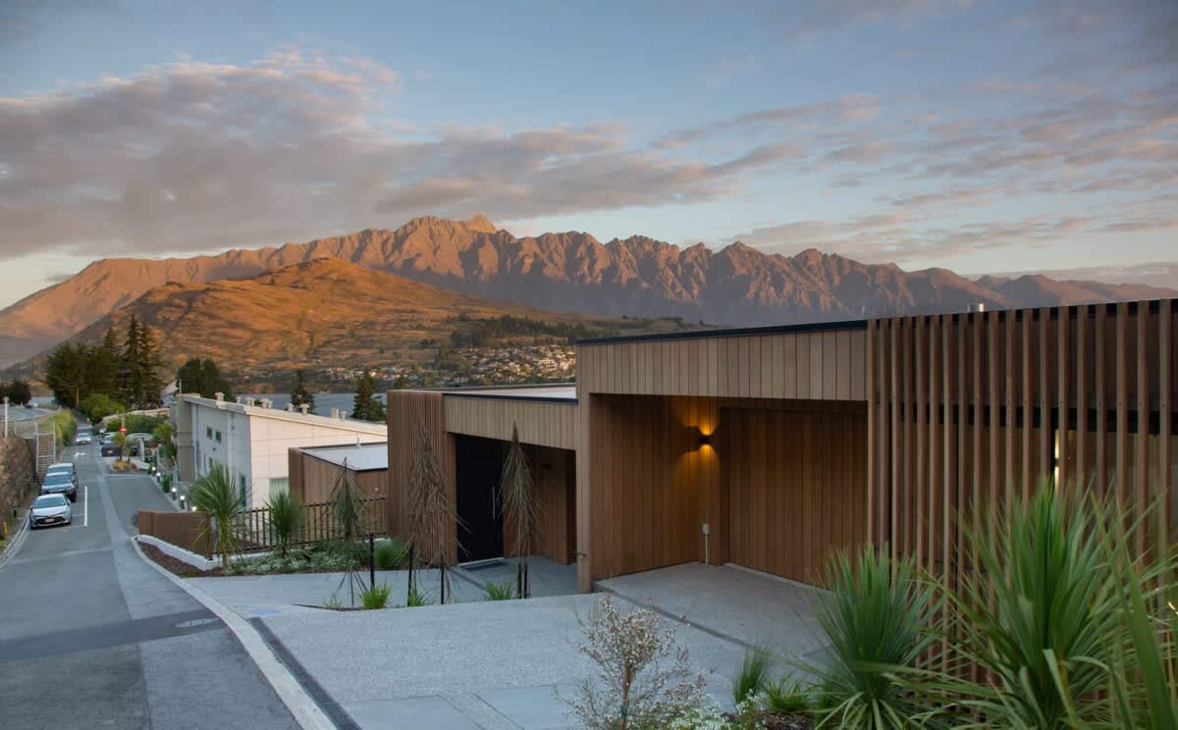 Your beautiful lakeside accommodation - Queenstown, NZ