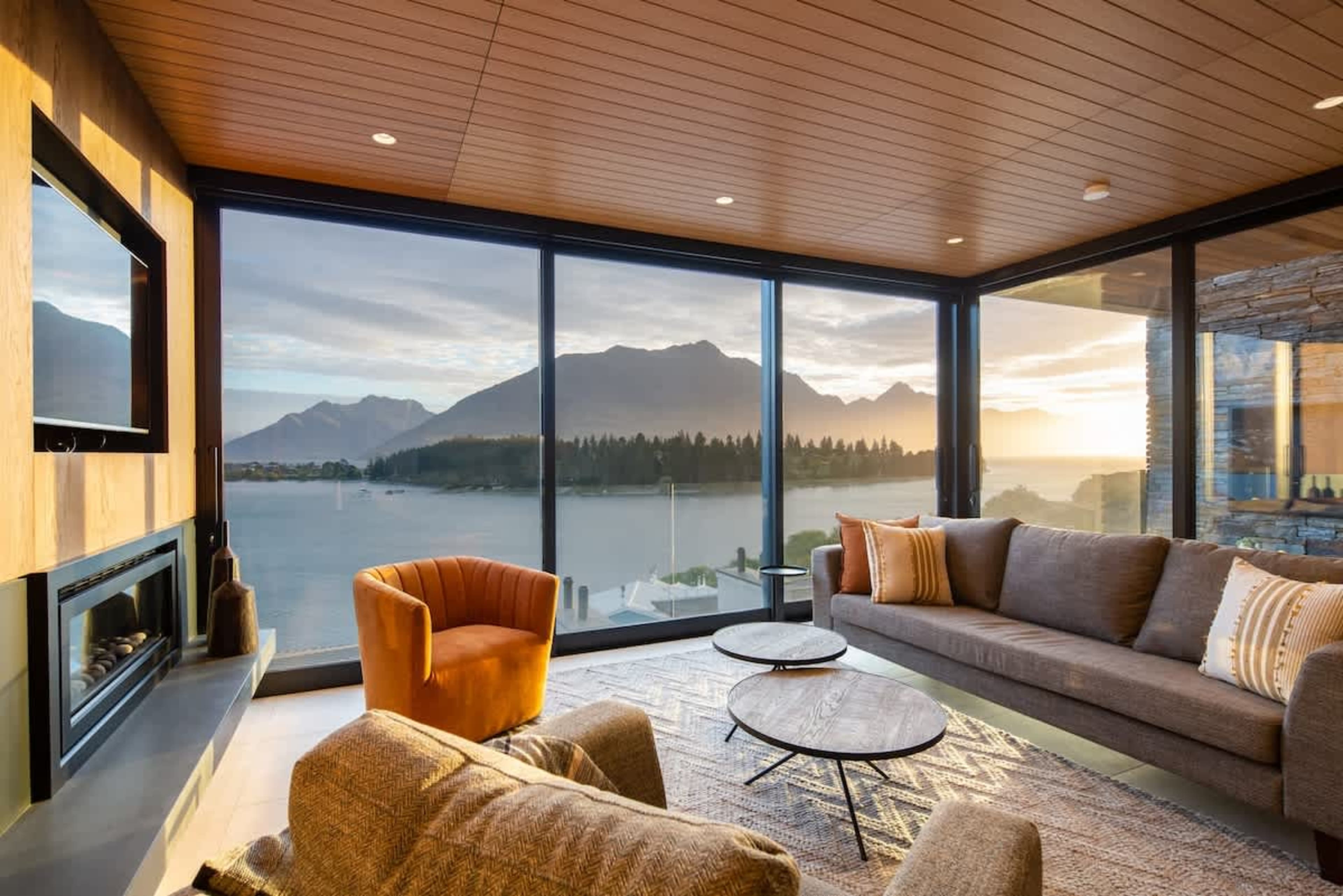Step into the heart of our Queenstown villa, where a cozy yet spacious living room invites relaxation. Enjoy plush seating, elegant decor, and large windows framing breathtaking views of Lake Wakatipu and the surrounding mountains.