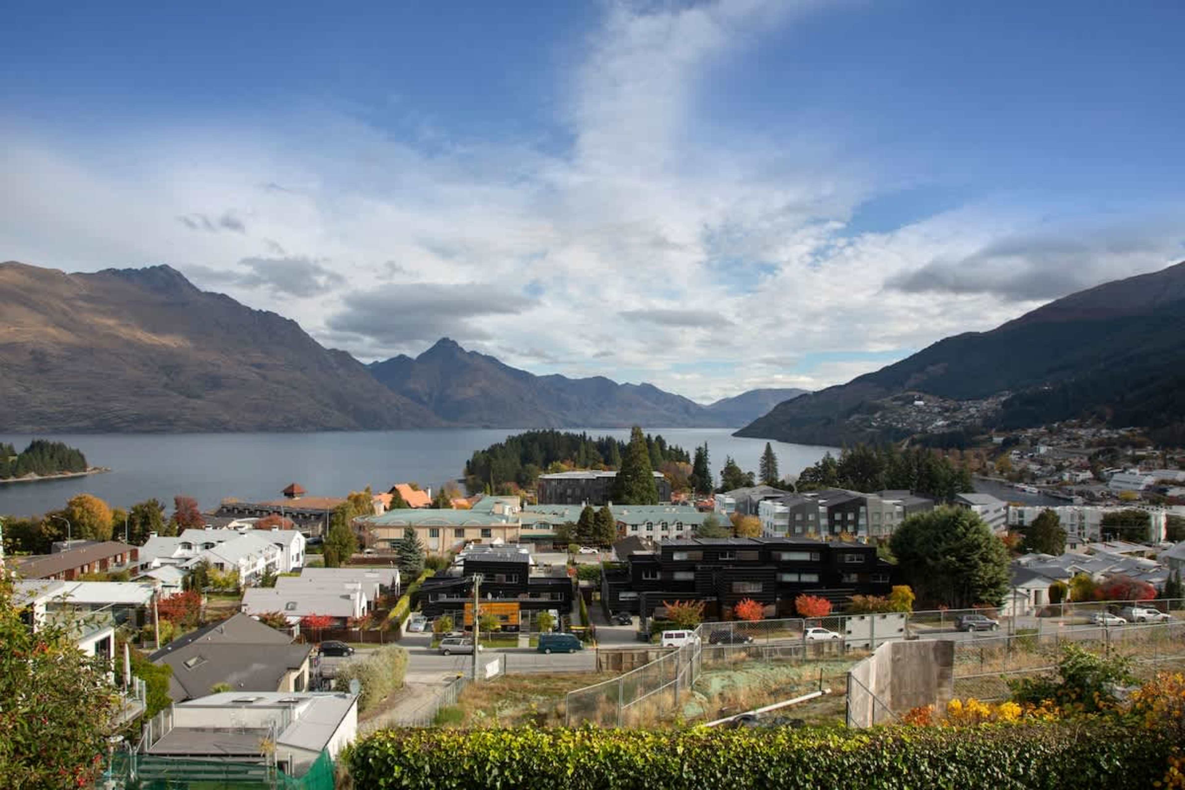 Elevated Outdoor Living: Experience the best of Queenstown with a BBQ-ready balcony that boasts seamless indoor-outdoor flow and stunning vistas at every turn.