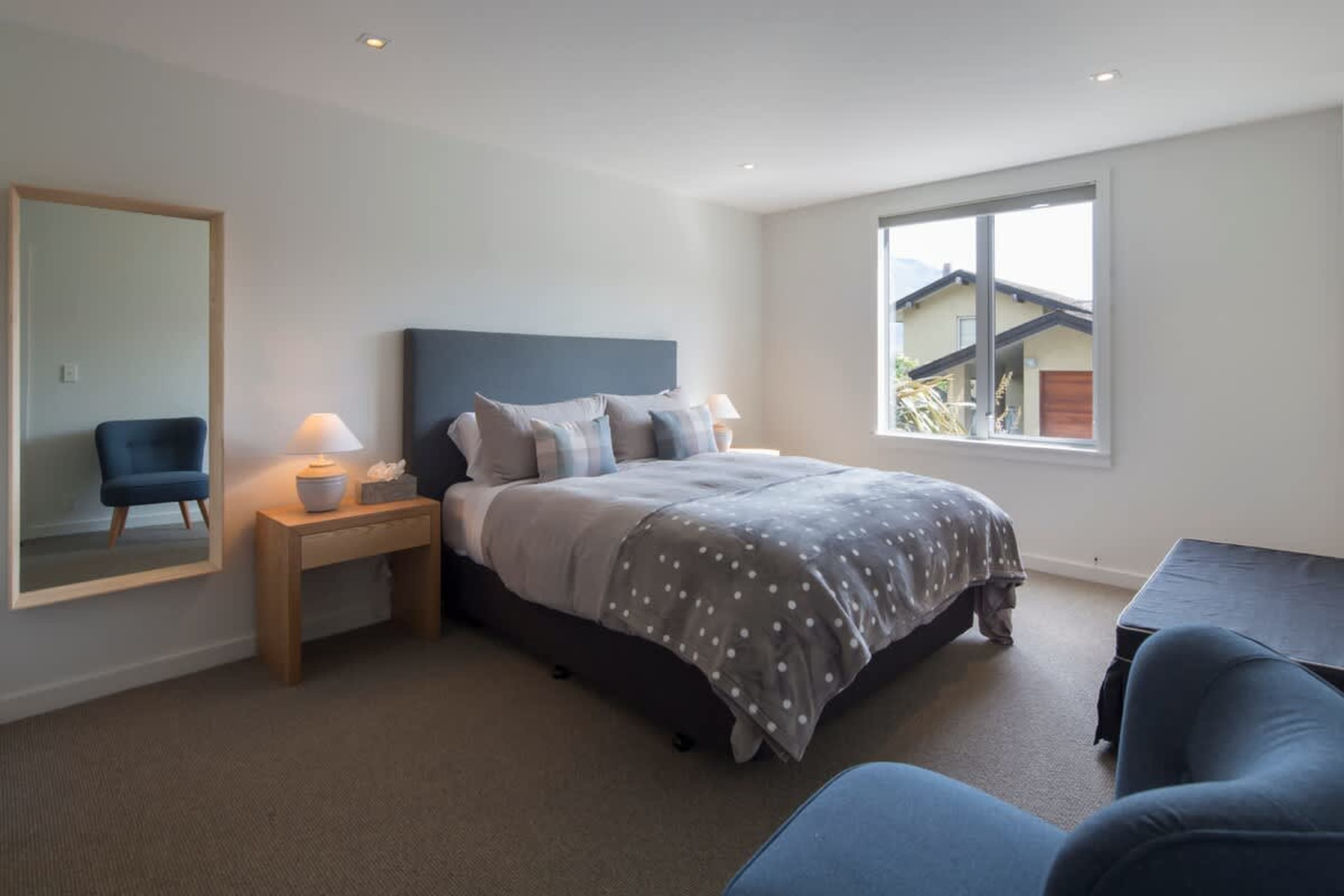 Bedroom 4
This bedroom also has two trundle type floor mattresses. Perfect for kids :)