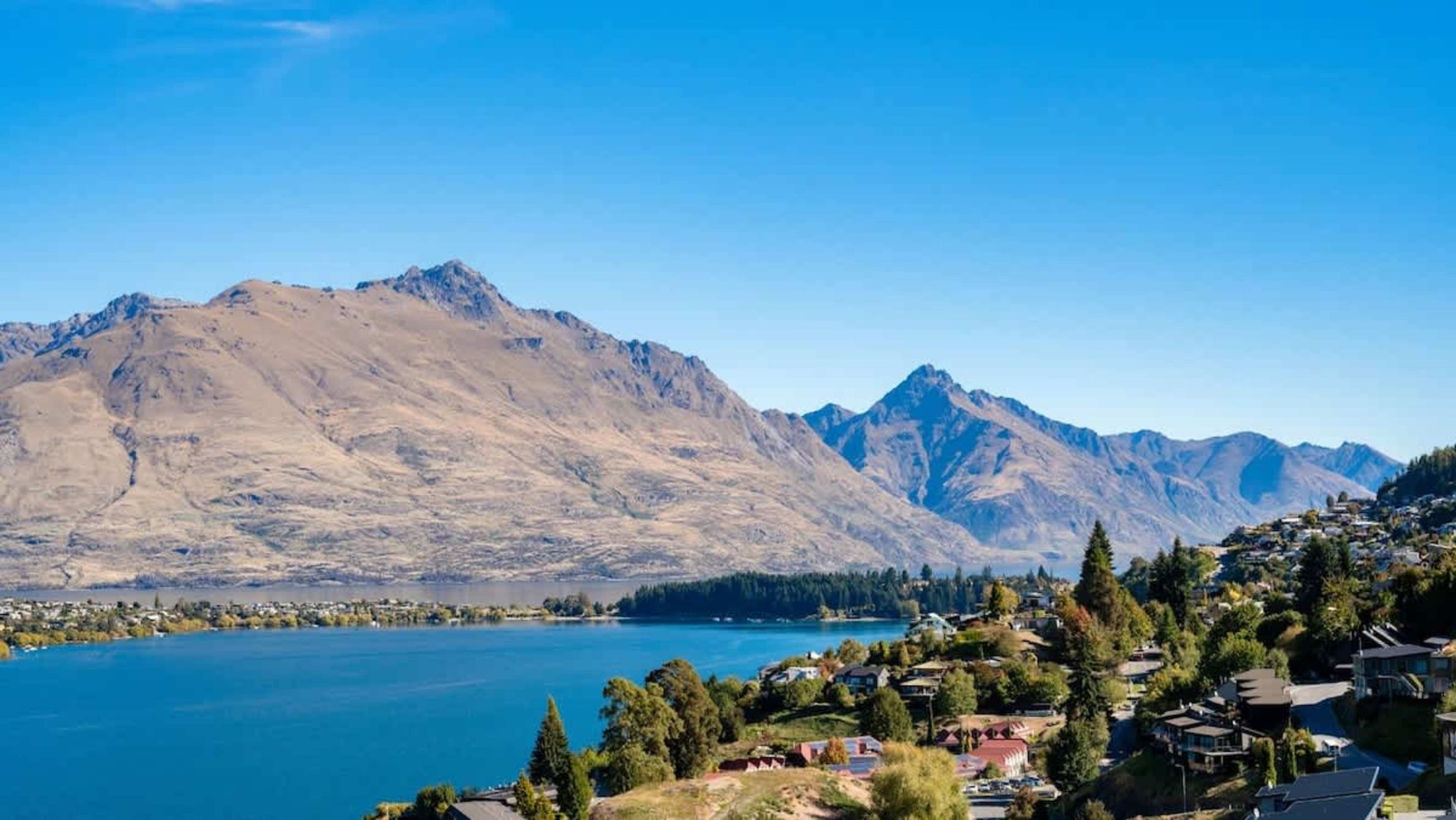 This spacious patio is ideal for outdoor living, featuring panoramic views of the lake and mountains, along with cozy seating for enjoying Queenstown’s beauty.